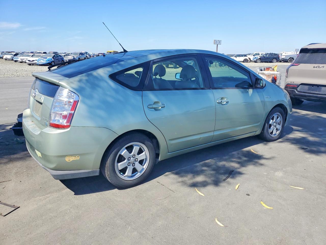 2006 Toyota Prius Base Green vin: JTDKB20U663133483