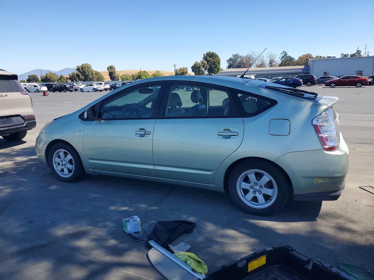 2006 Toyota Prius Base Green vin: JTDKB20U663133483