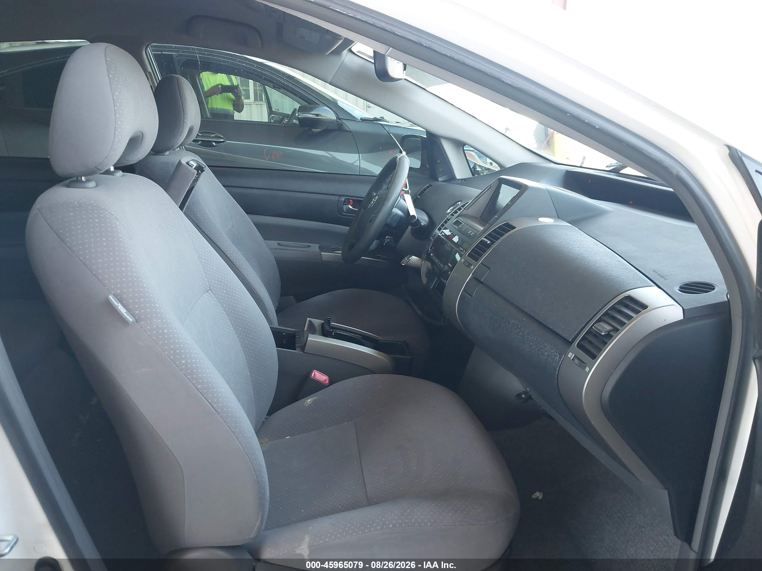 2006 Toyota Prius   White vin: JTDKB20U663150316
