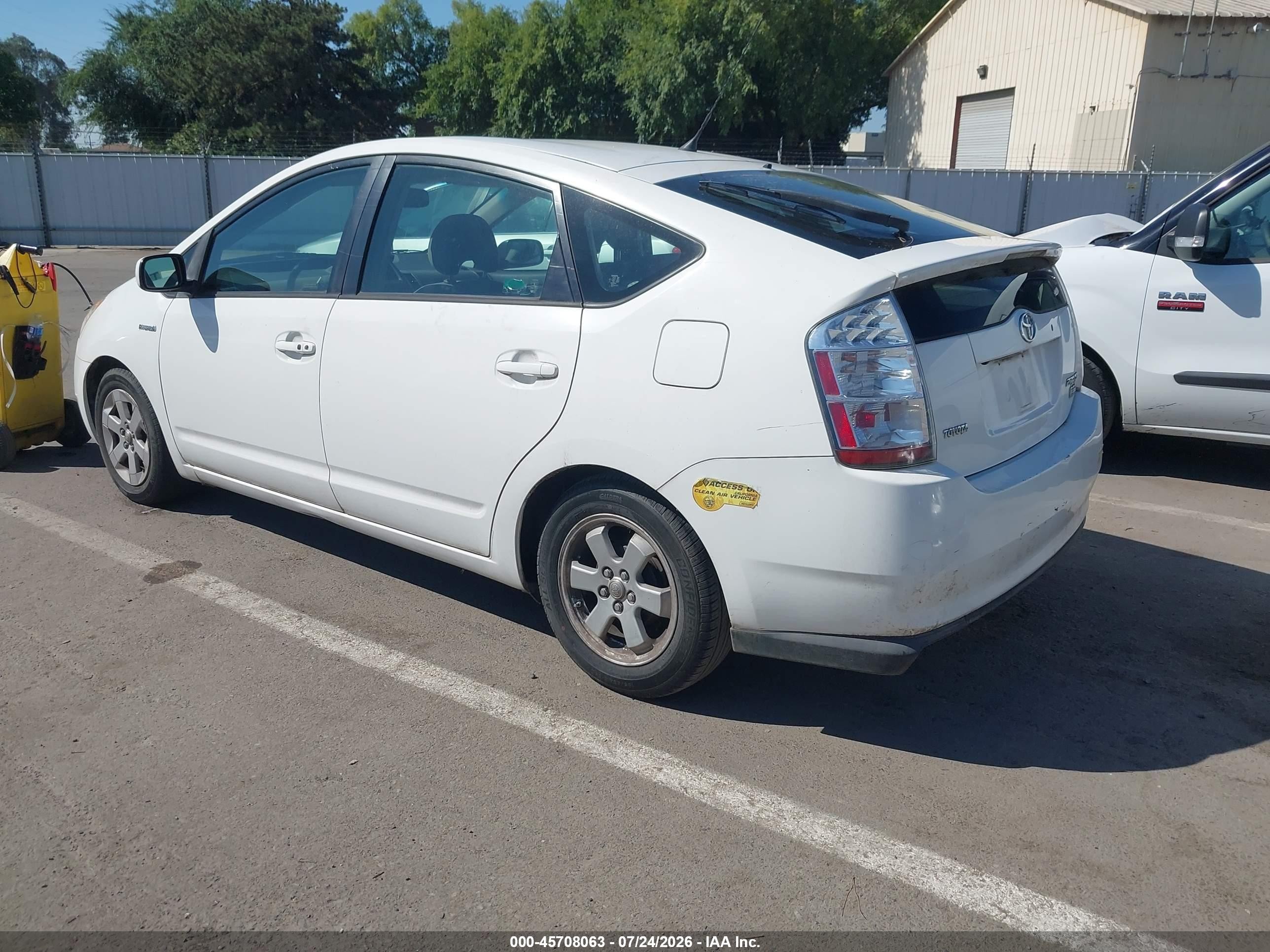 2006 Toyota Prius   White vin: JTDKB20U663184188
