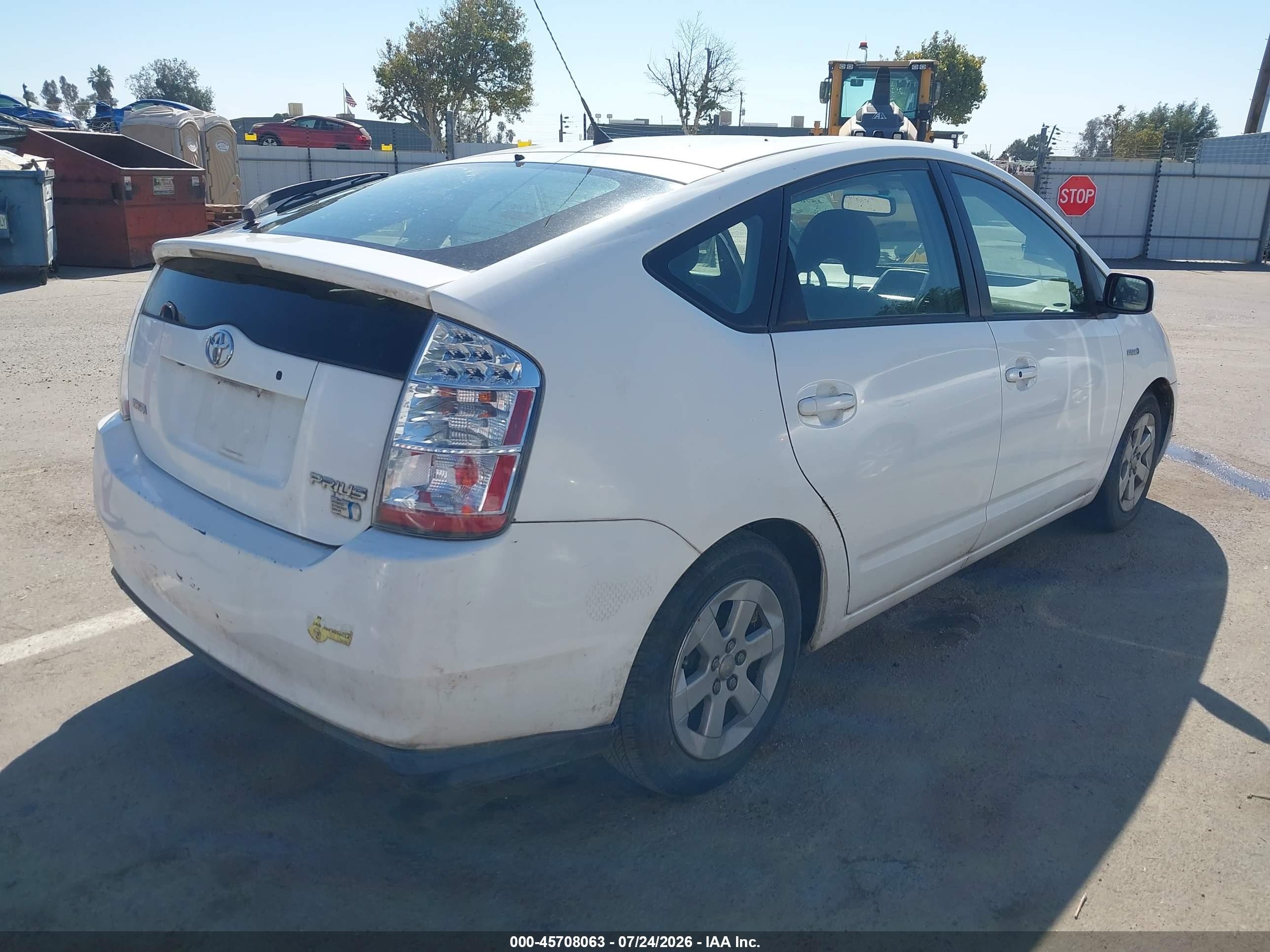 2006 Toyota Prius   White vin: JTDKB20U663184188