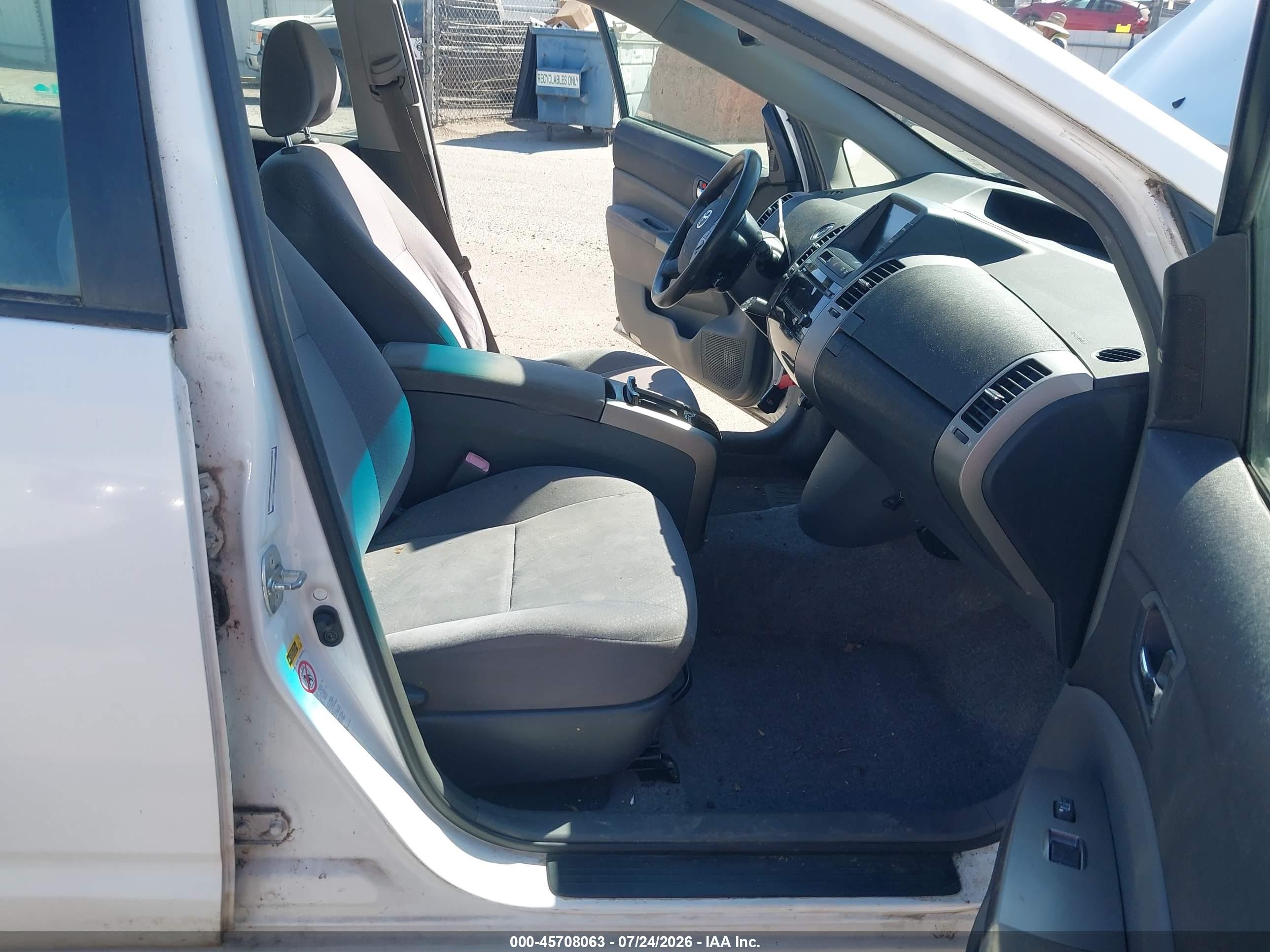 2006 Toyota Prius   White vin: JTDKB20U663184188
