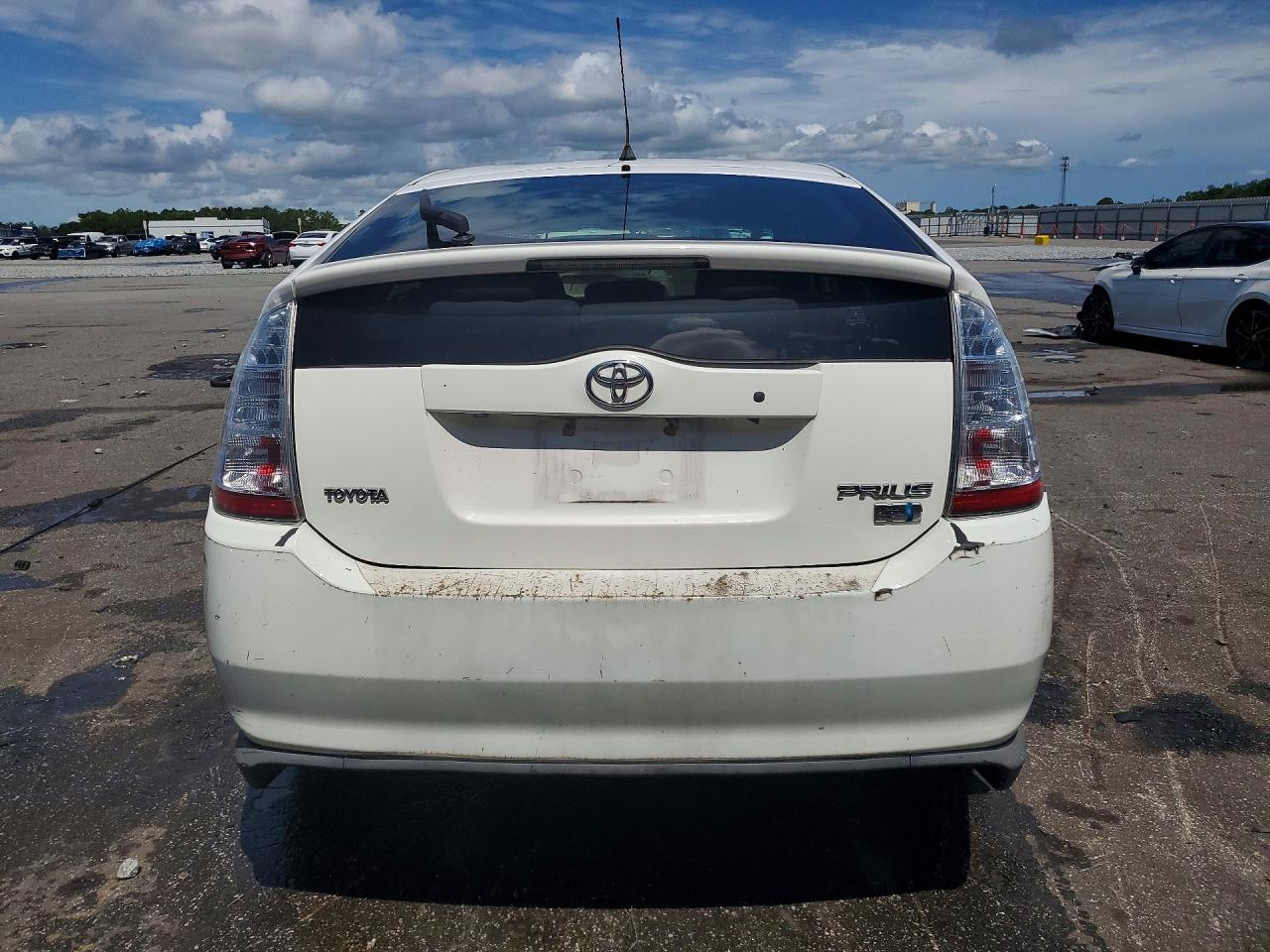 2006 Toyota Prius Base Белый vin: JTDKB20U663194722