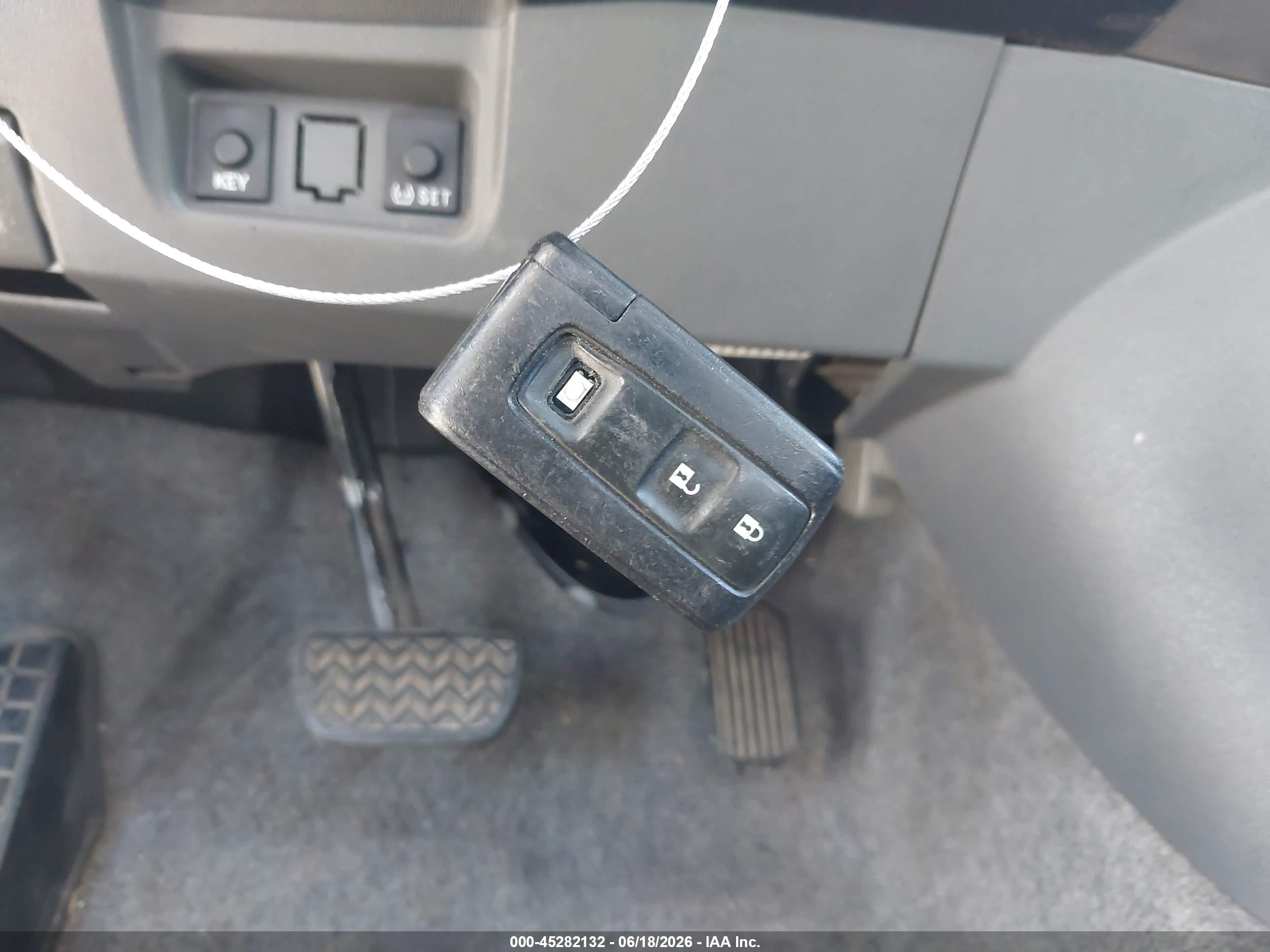 2006 Toyota Prius   Silver vin: JTDKB20U667073035