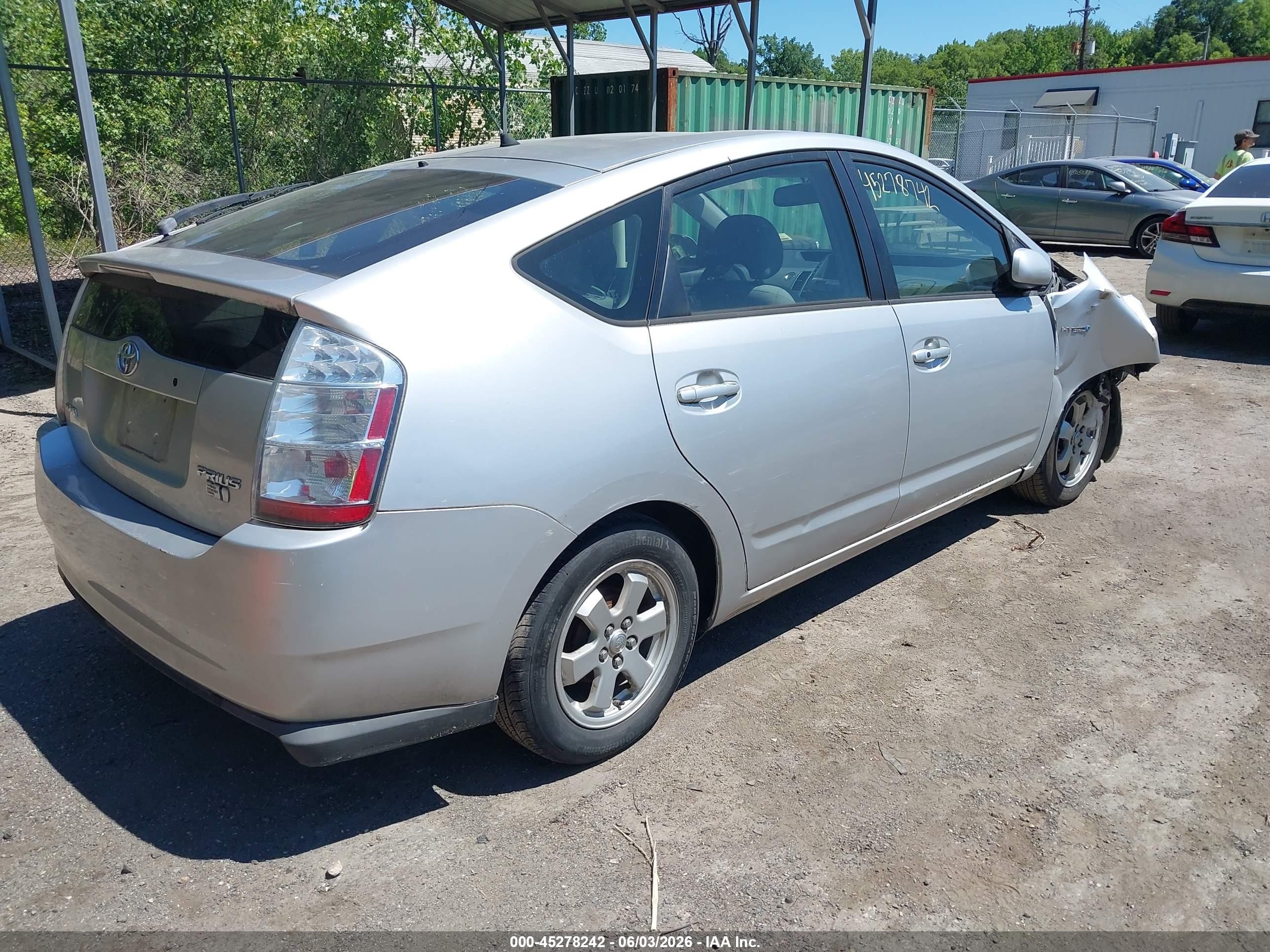 2006 Toyota Prius   Silver vin: JTDKB20U667079935