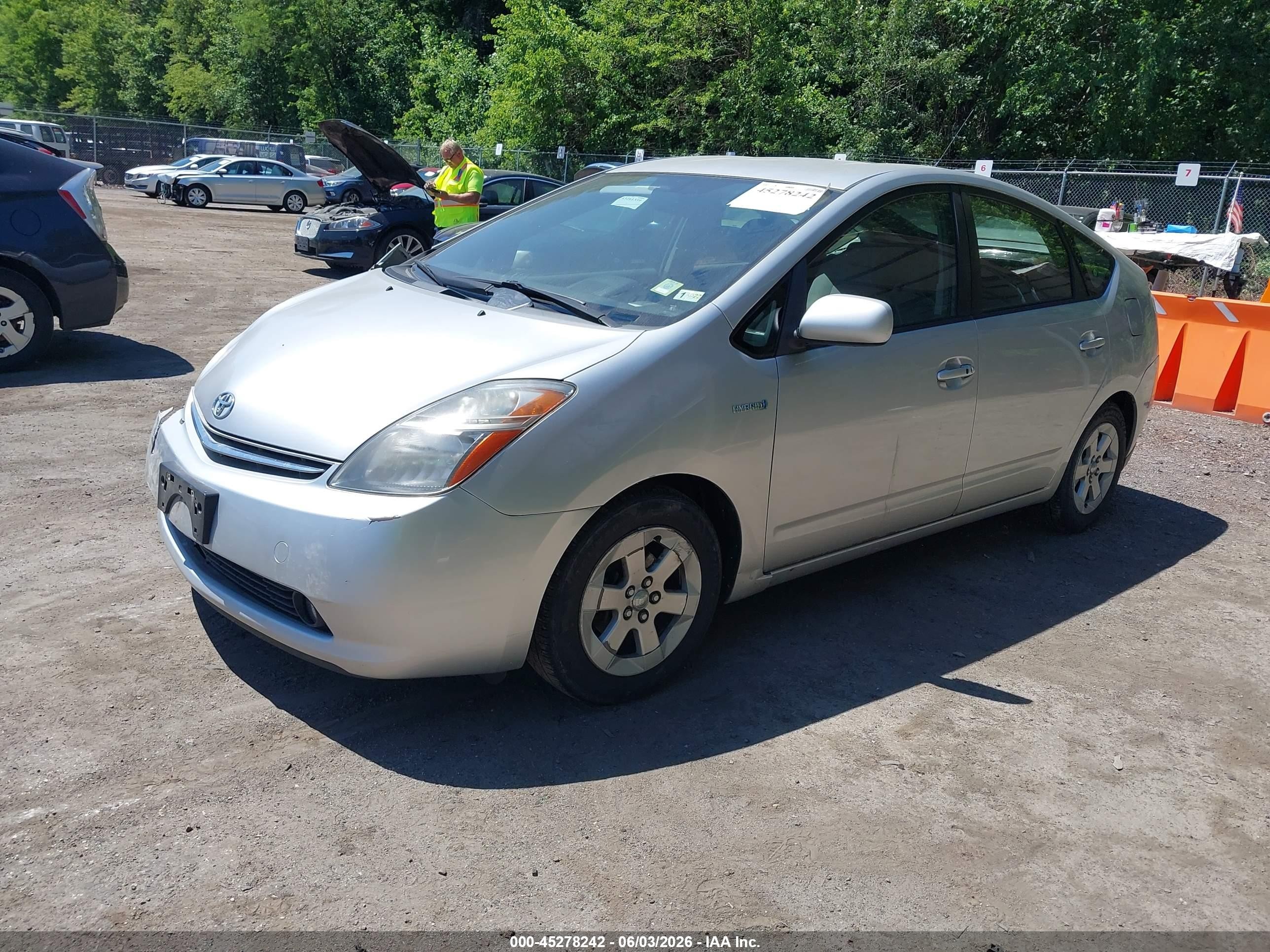 2006 Toyota Prius   Silver vin: JTDKB20U667079935