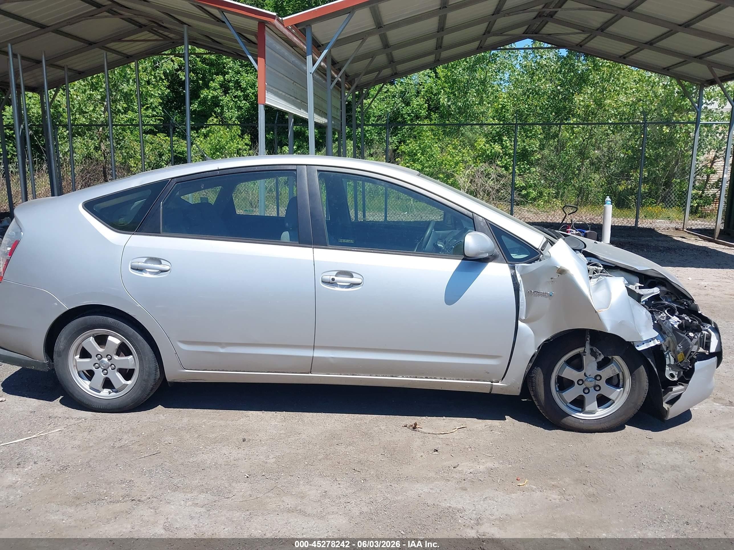 2006 Toyota Prius   Silver vin: JTDKB20U667079935