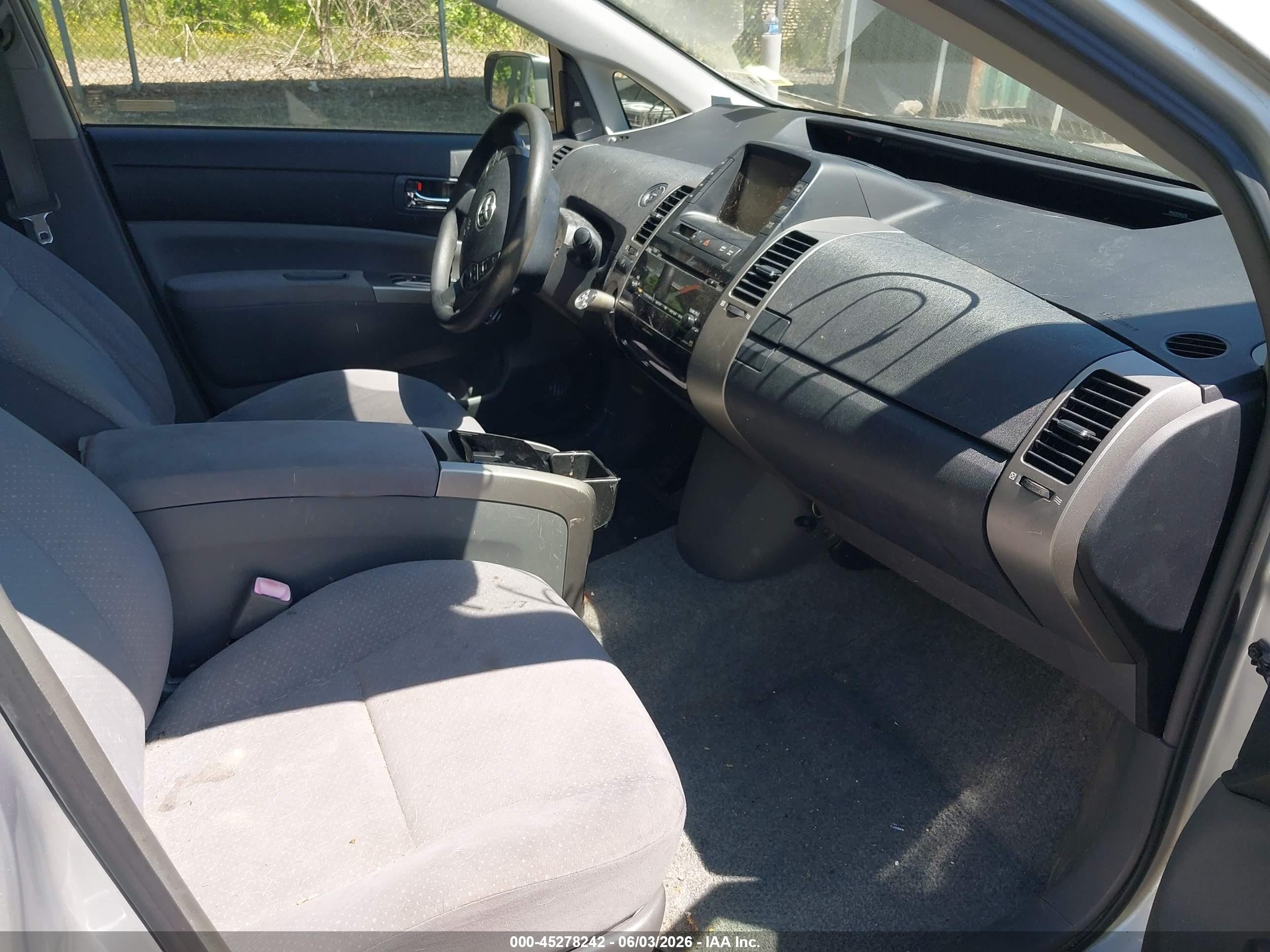2006 Toyota Prius   Silver vin: JTDKB20U667079935