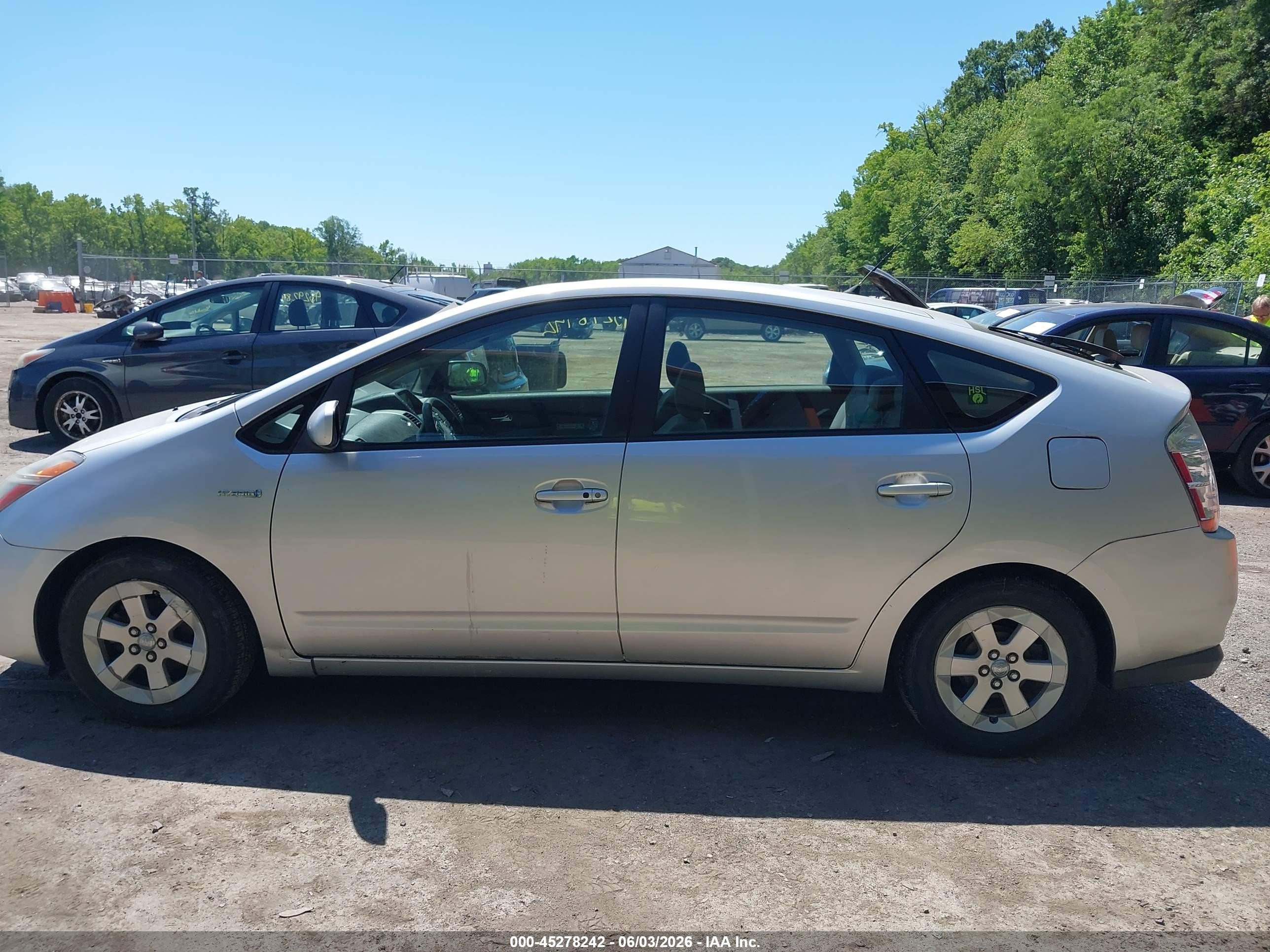 2006 Toyota Prius   Silver vin: JTDKB20U667079935