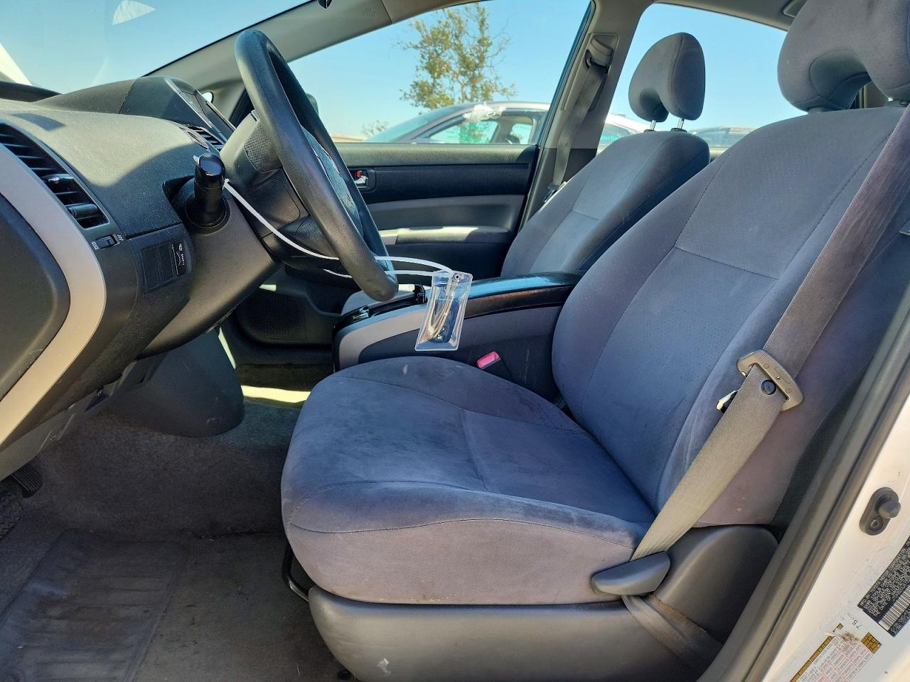 2007 Toyota Prius Base White vin: JTDKB20U673207986