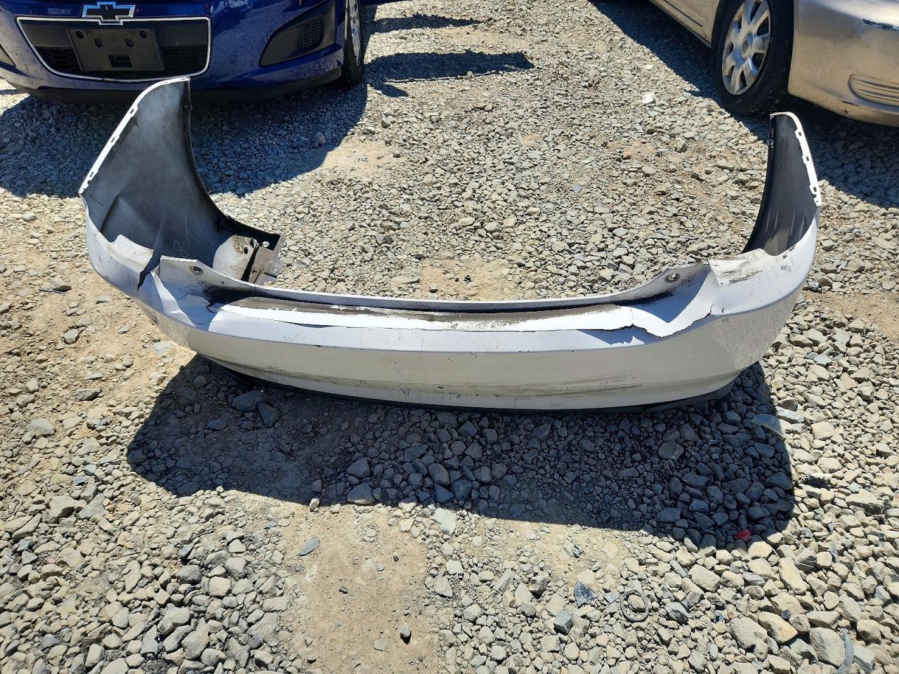 2007 Toyota Prius Base White vin: JTDKB20U673207986