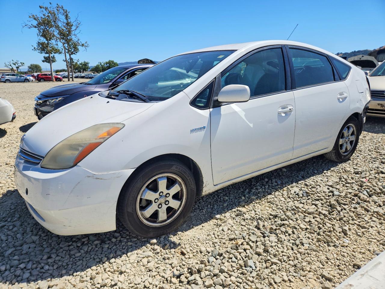 2007 Toyota Prius Base White vin: JTDKB20U673207986