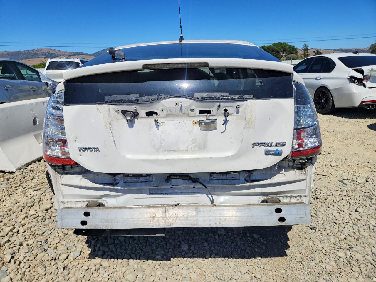 2007 Toyota Prius Base White vin: JTDKB20U673207986