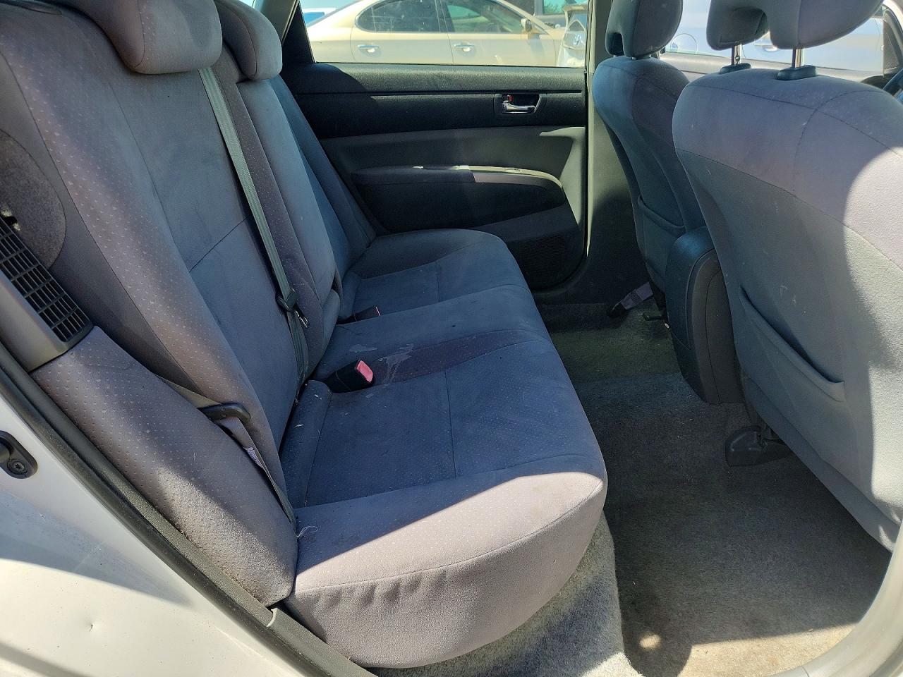 2007 Toyota Prius Base White vin: JTDKB20U673207986