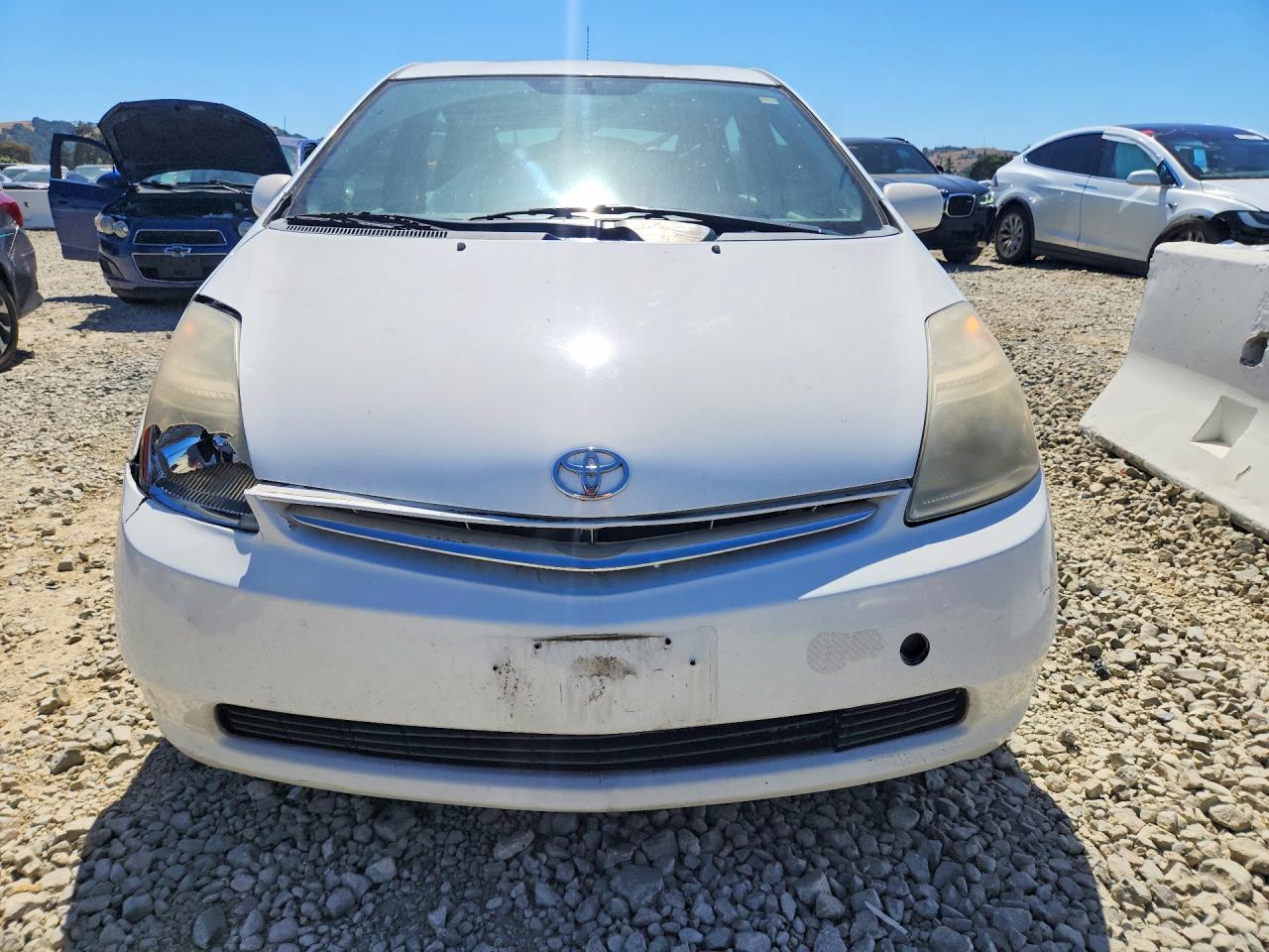 2007 Toyota Prius Base White vin: JTDKB20U673207986