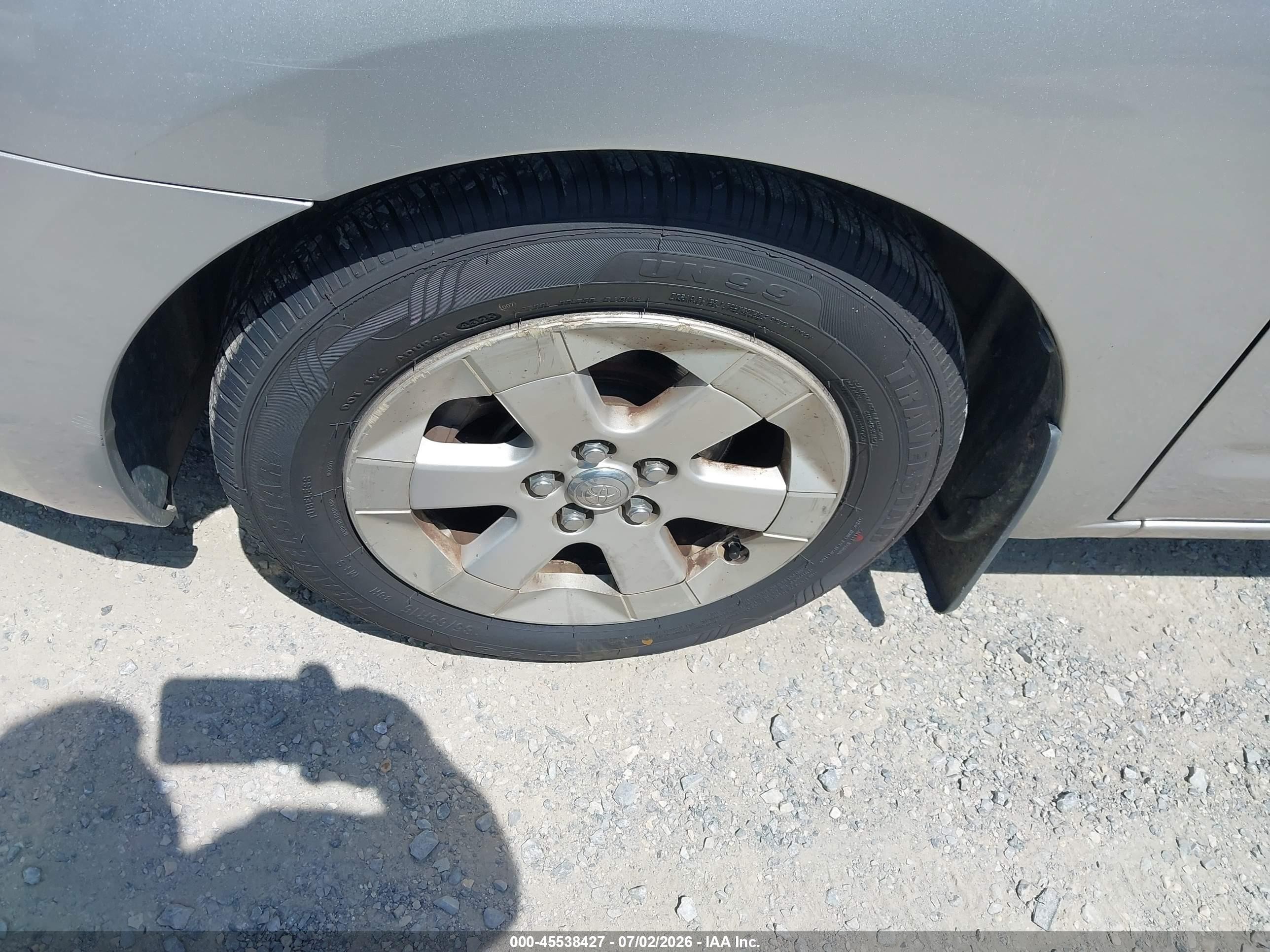 2007 Toyota Prius   Серебряный vin: JTDKB20U677558955