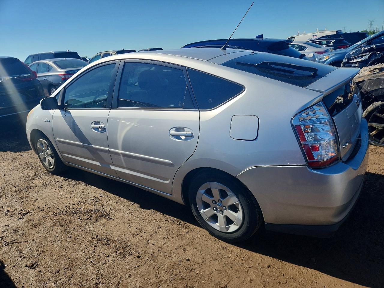 2007 Toyota Prius Base Серебряный vin: JTDKB20U677616384