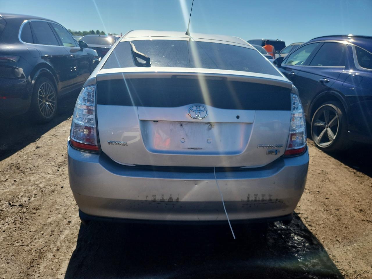 2007 Toyota Prius Base Серебряный vin: JTDKB20U677616384