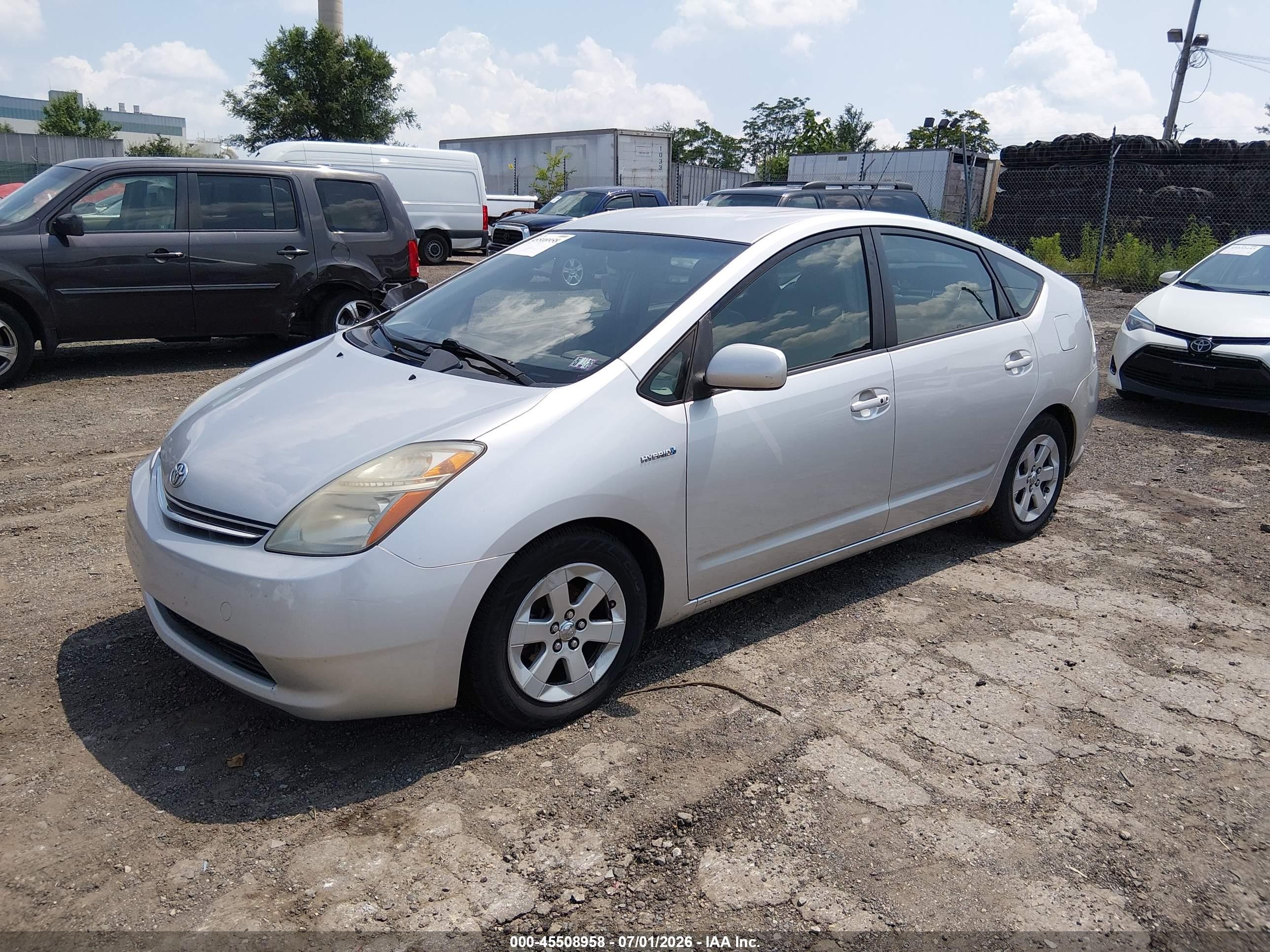 2007 Toyota Prius   Silver vin: JTDKB20U677661387