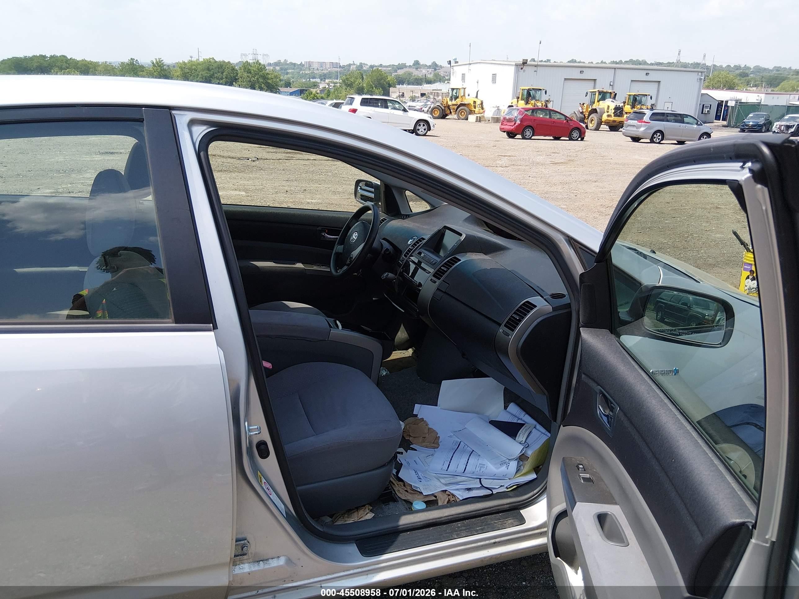 2007 Toyota Prius   Silver vin: JTDKB20U677661387