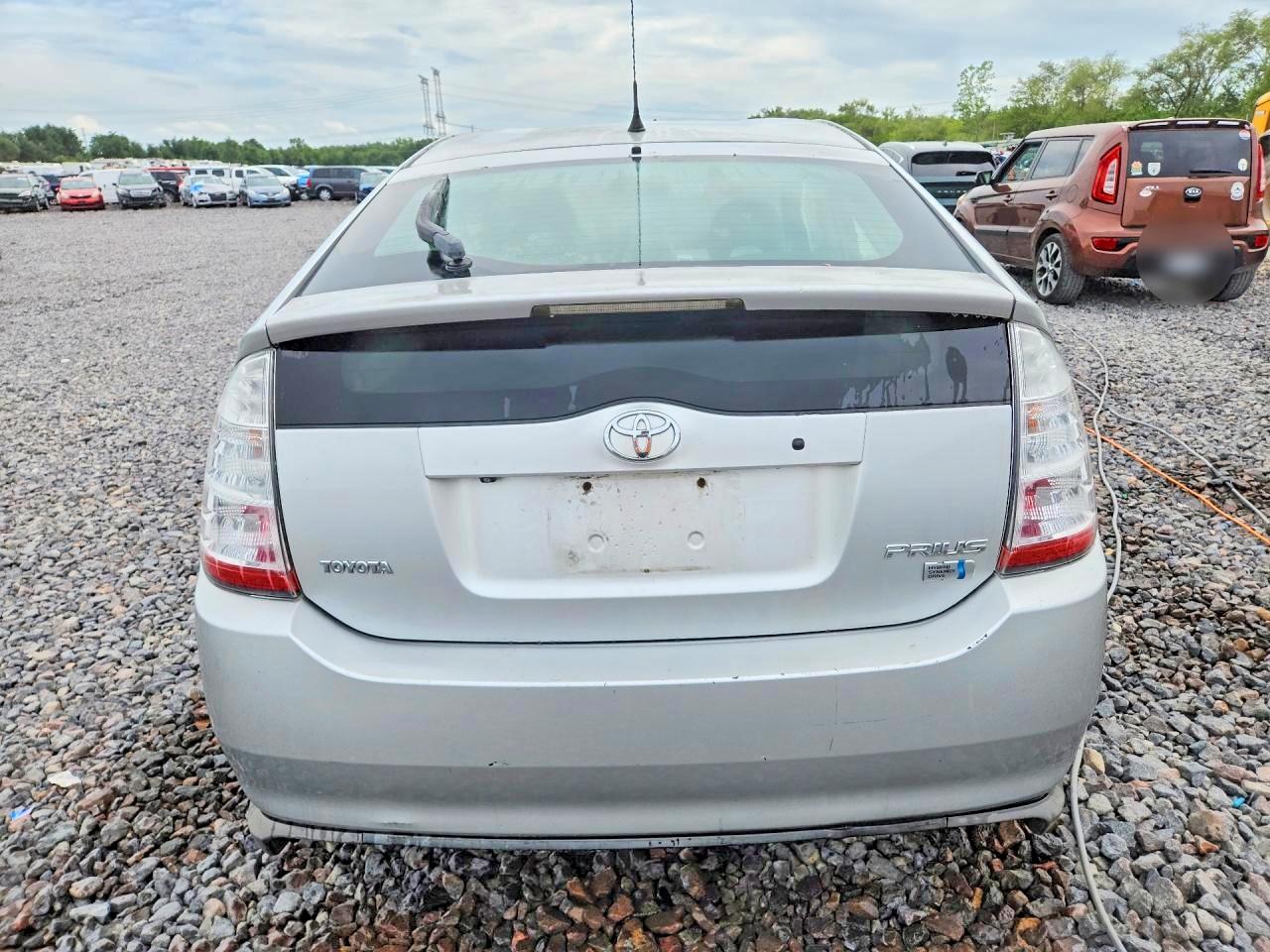 2007 Toyota Prius Base Silver vin: JTDKB20U677675905