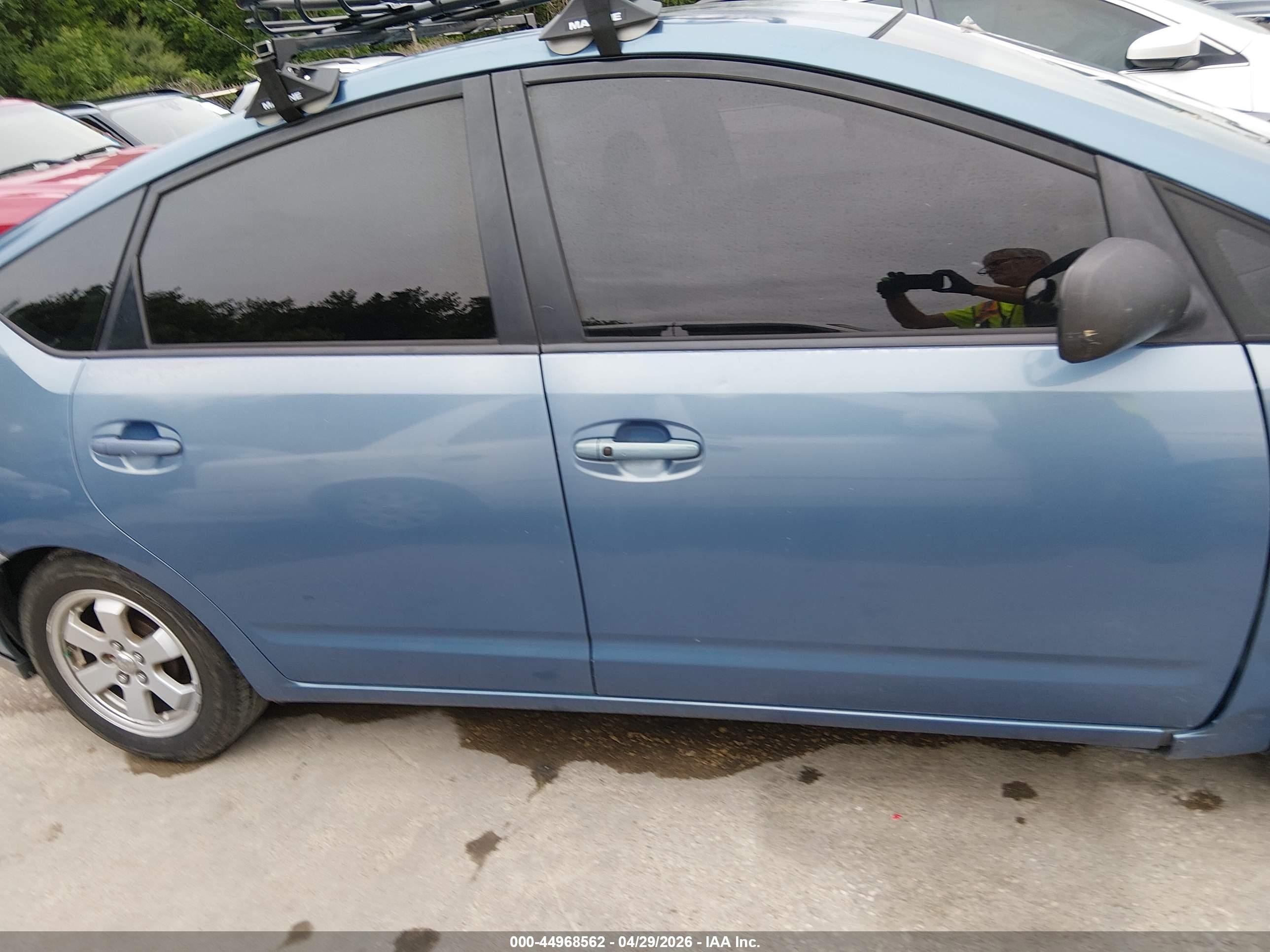 2007 Toyota Prius   Blue vin: JTDKB20U677687083