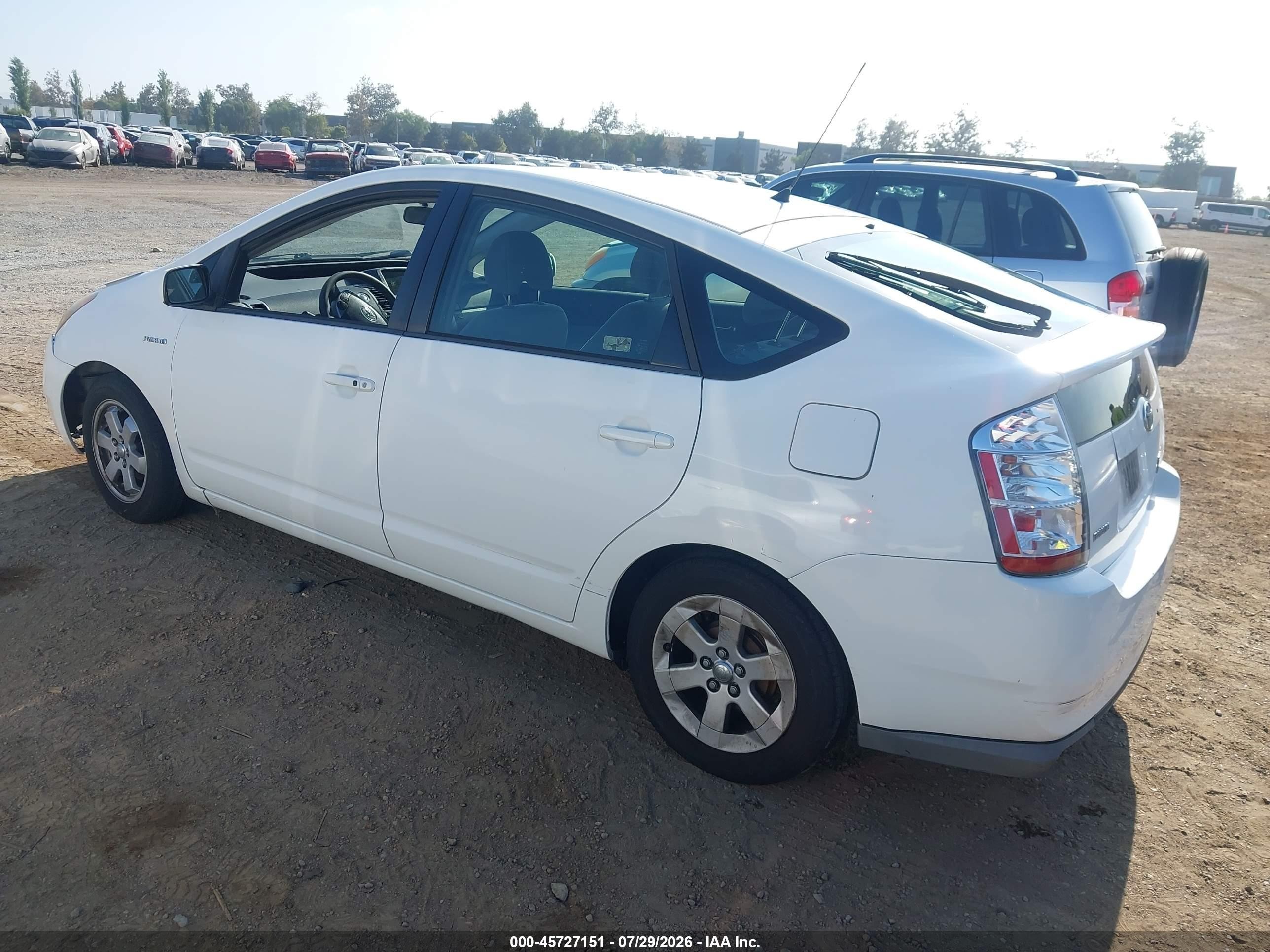 2007 Toyota Prius   White vin: JTDKB20U677687617