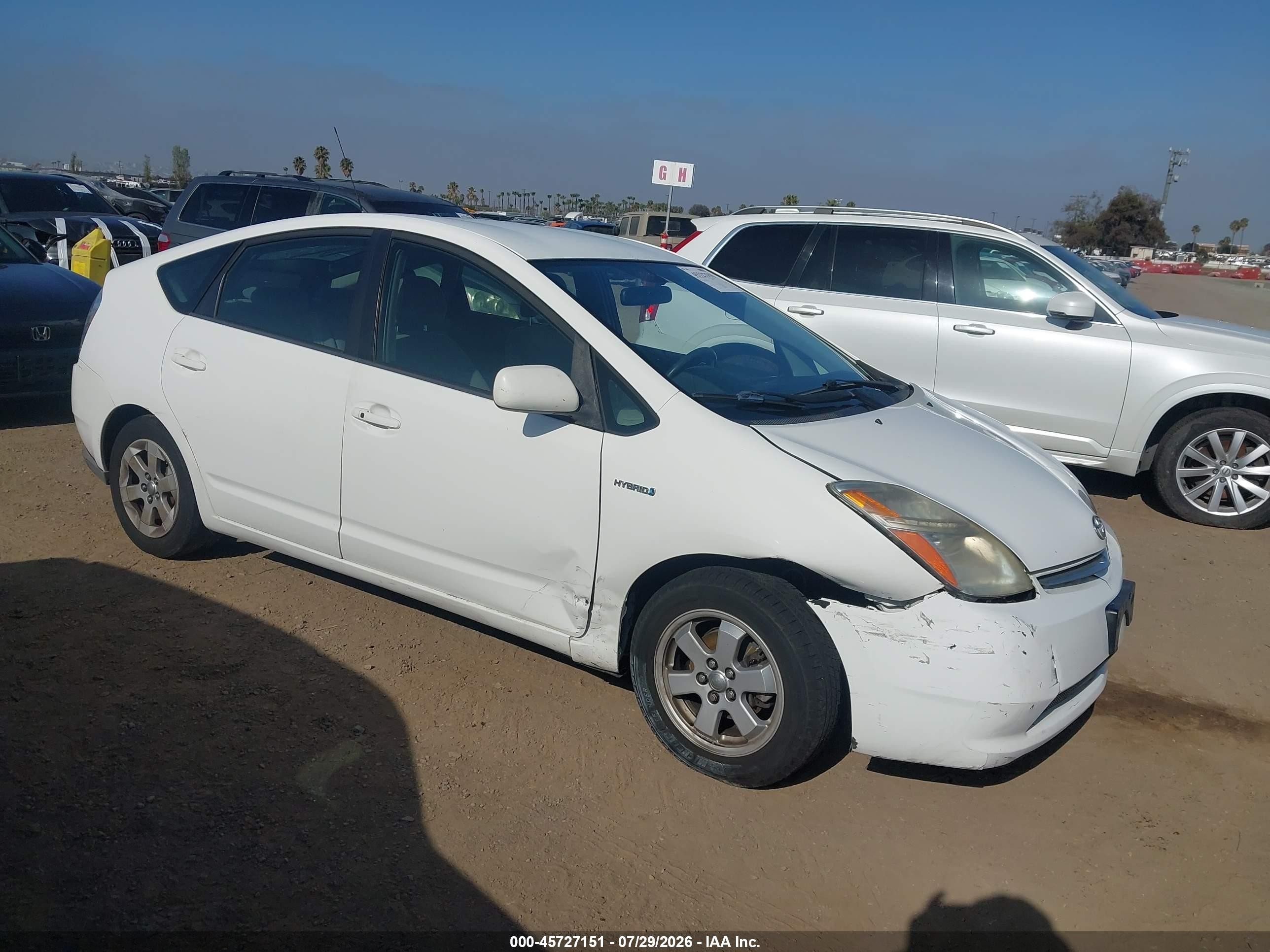 2007 Toyota Prius   White vin: JTDKB20U677687617
