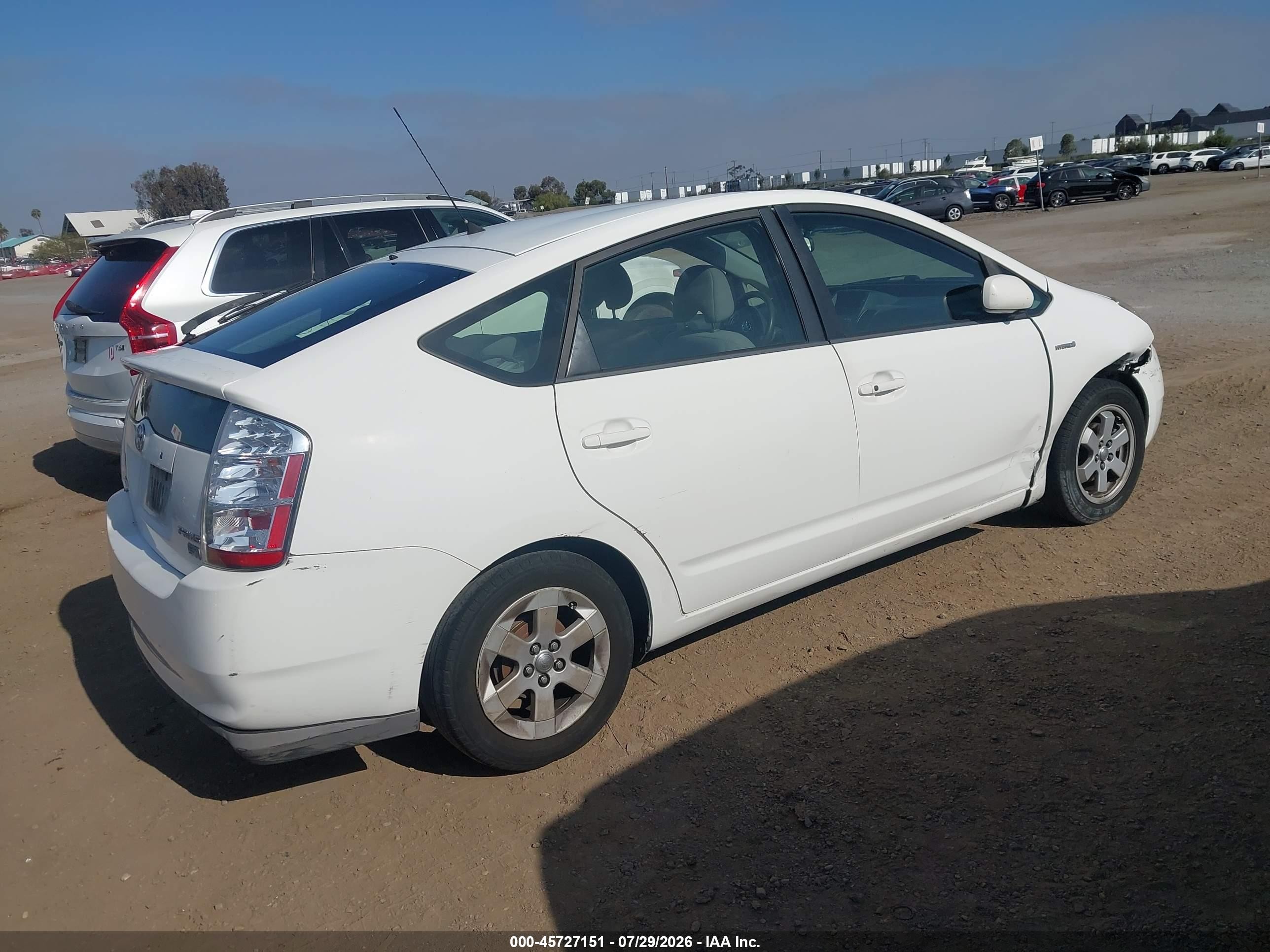 2007 Toyota Prius   White vin: JTDKB20U677687617