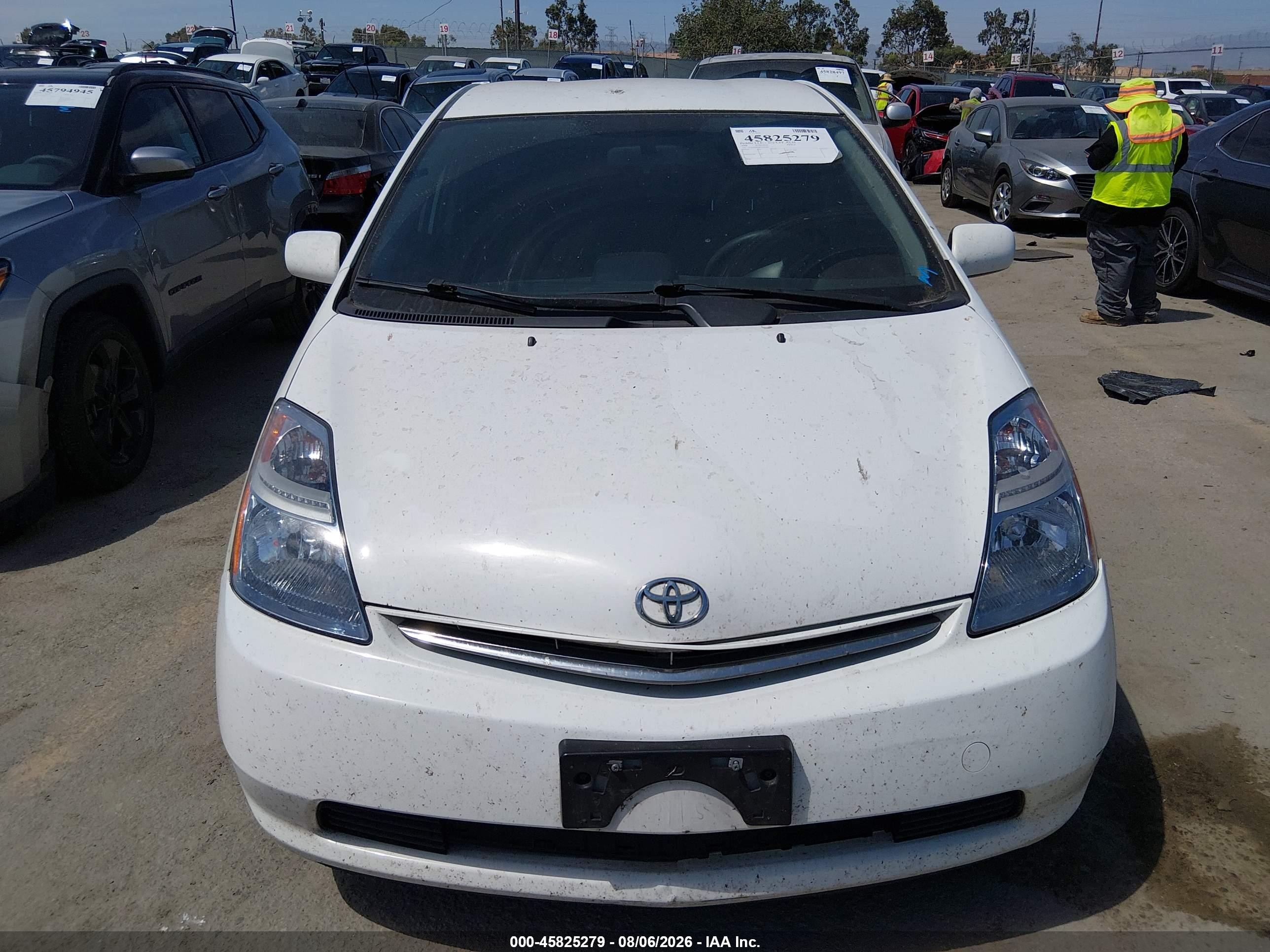 2008 Toyota Prius   White vin: JTDKB20U683423600