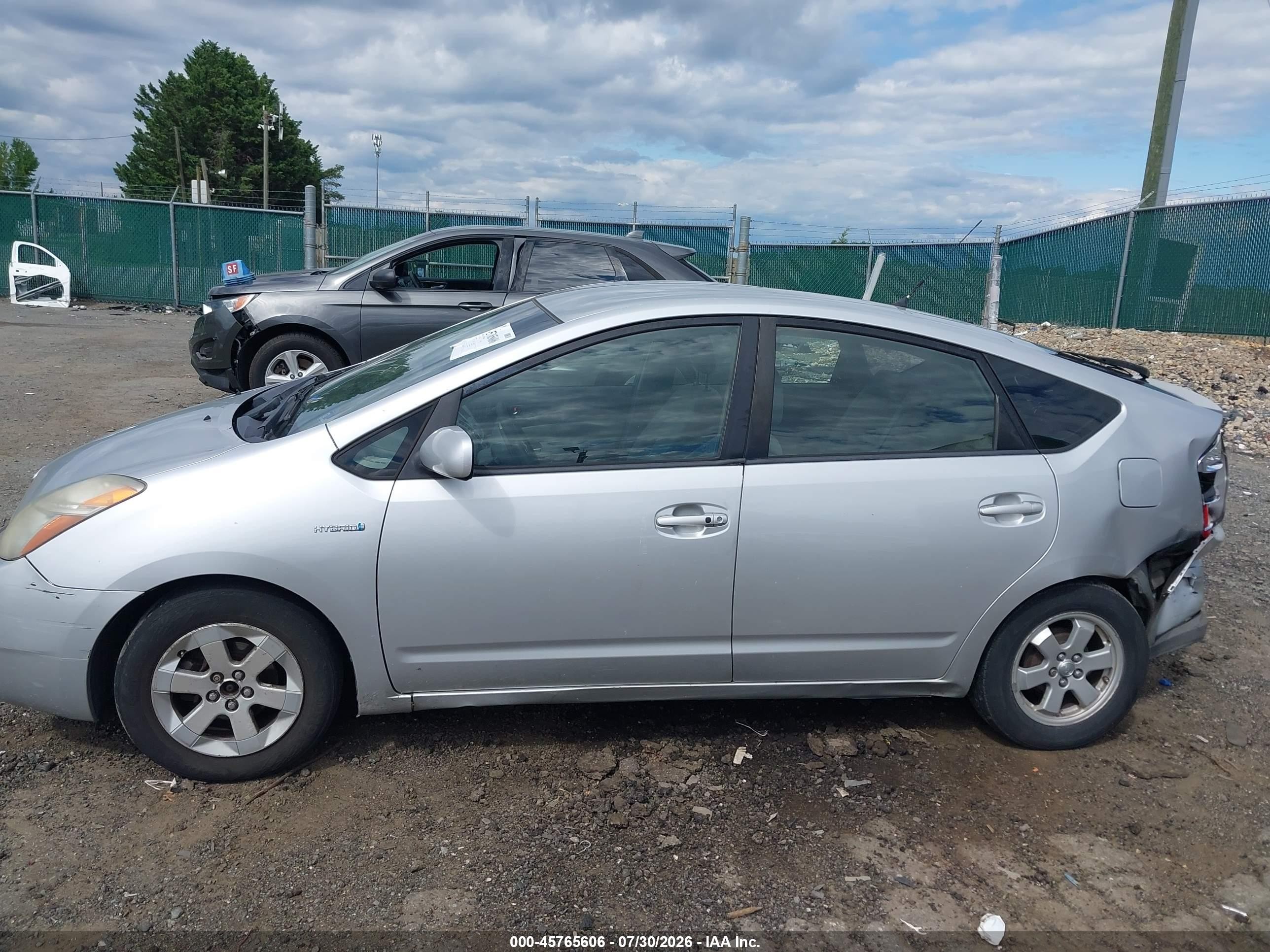 2008 Toyota Prius Silver vin: JTDKB20U687777741