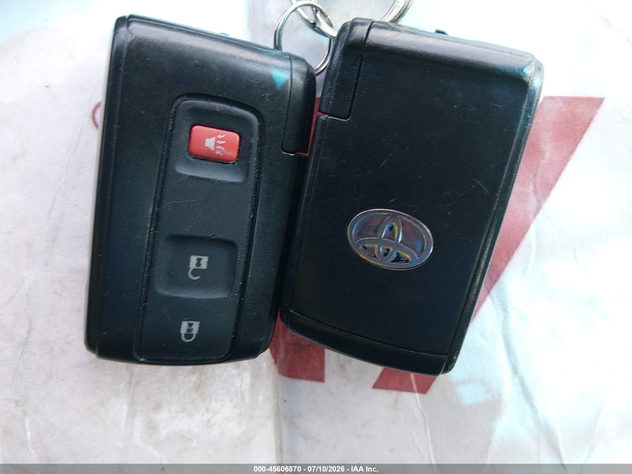 2009 Toyota Prius   Серебряный vin: JTDKB20U697885360