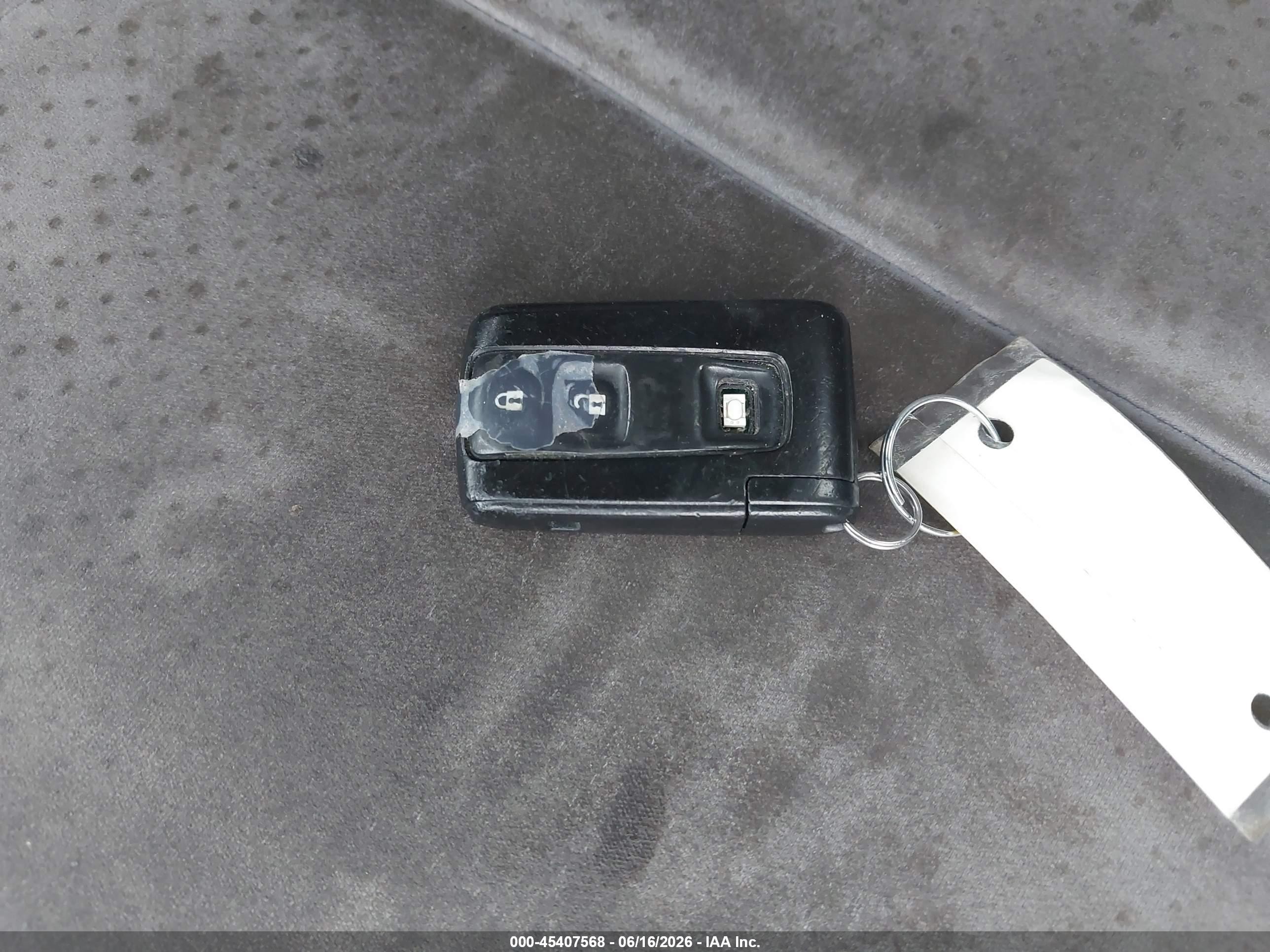 2004 Toyota Prius   Серебряный vin: JTDKB20U740009351
