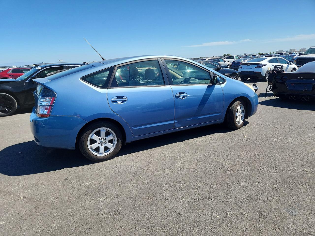 2004 Toyota Prius Base Blue vin: JTDKB20U740010337