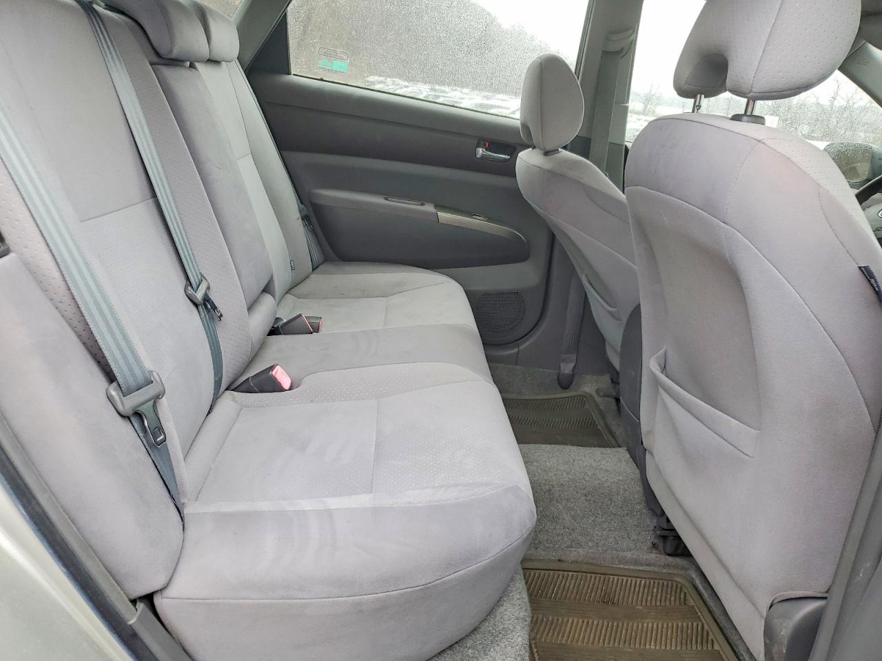 2004 Toyota Prius Base Серебряный vin: JTDKB20U740034685