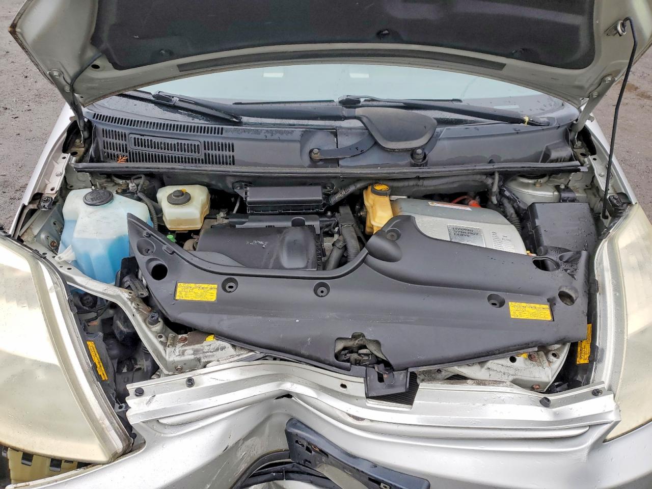 2004 Toyota Prius Base Серебряный vin: JTDKB20U740034685