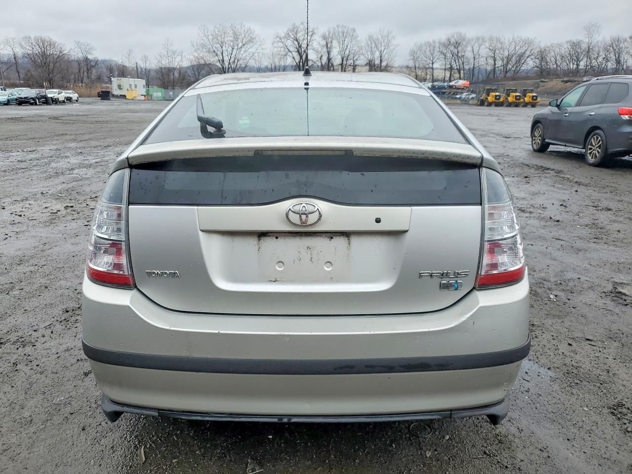2004 Toyota Prius Base Серебряный vin: JTDKB20U740034685