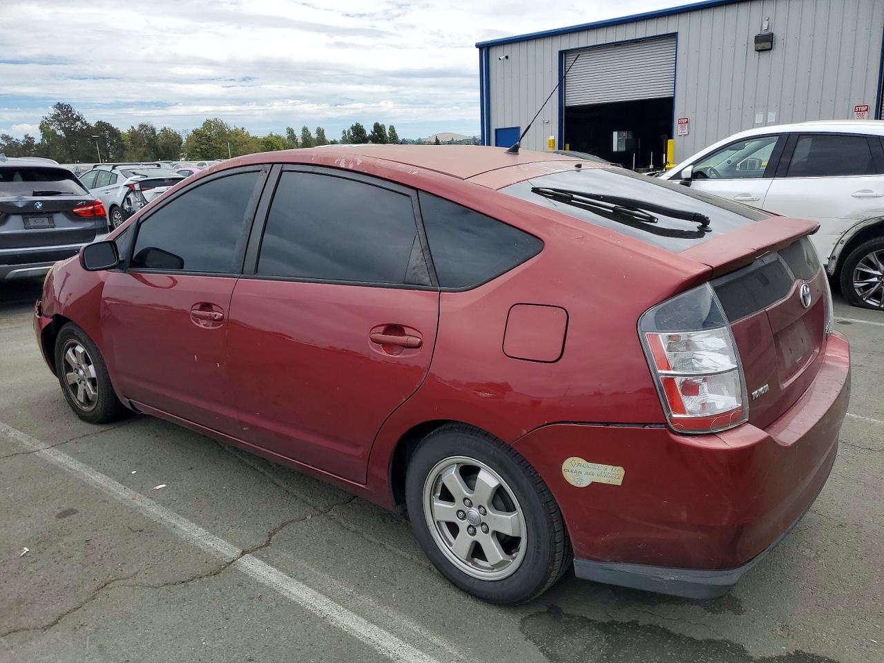 2004 Toyota Prius Base Maroon vin: JTDKB20U740112270