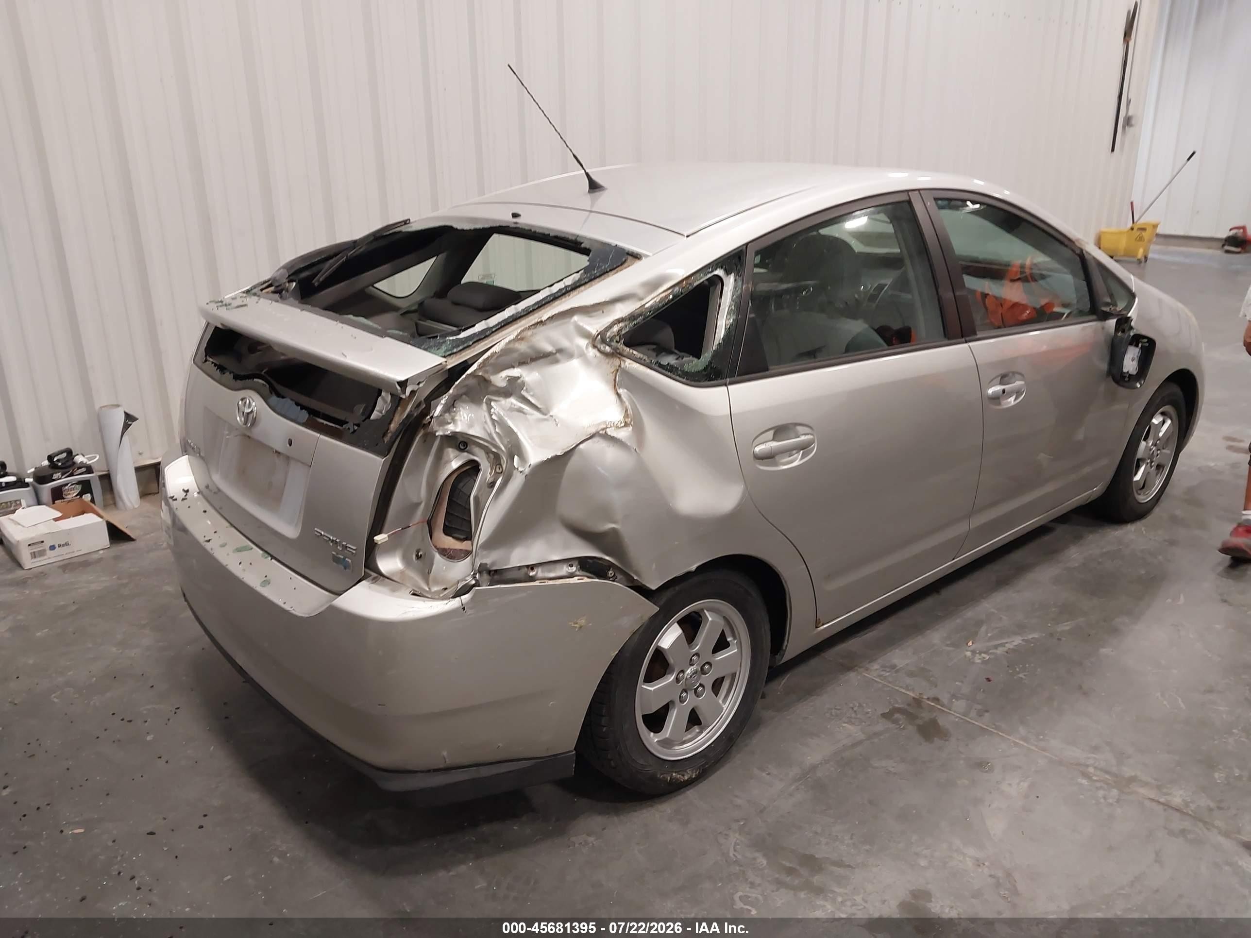 2005 Toyota Prius Silver vin: JTDKB20U750120161