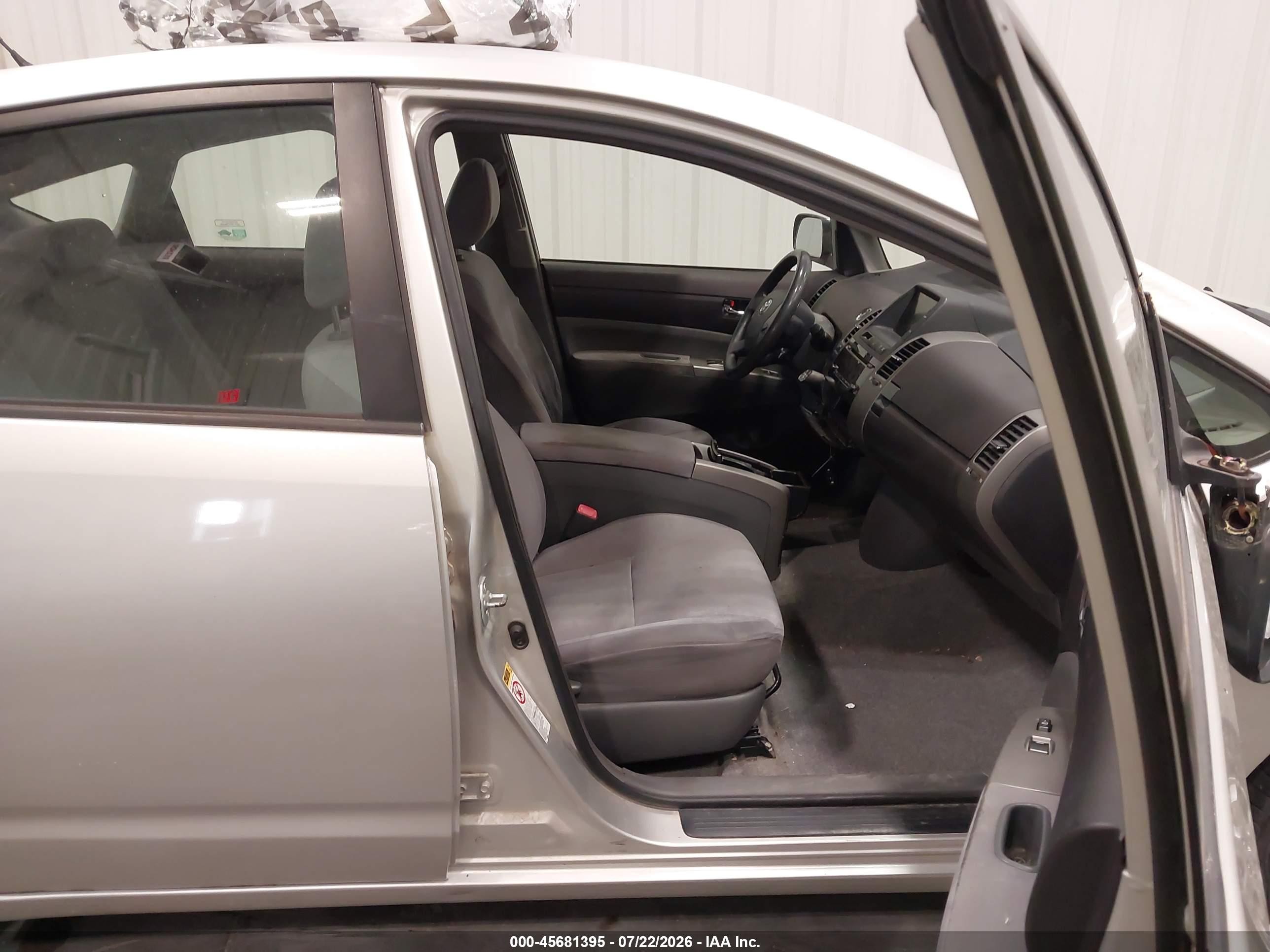 2005 Toyota Prius Silver vin: JTDKB20U750120161