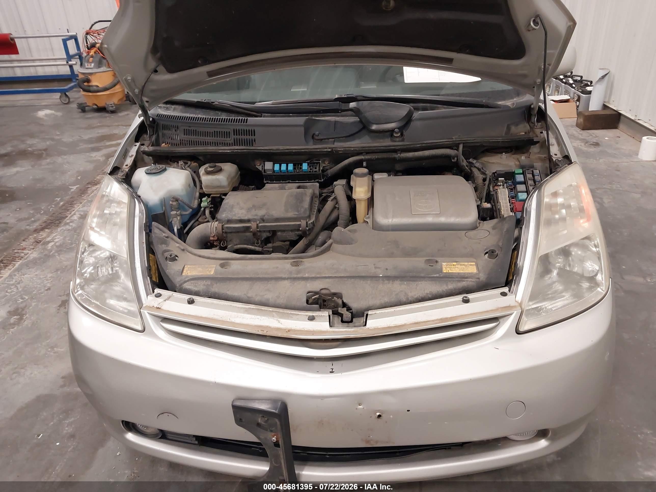 2005 Toyota Prius Silver vin: JTDKB20U750120161
