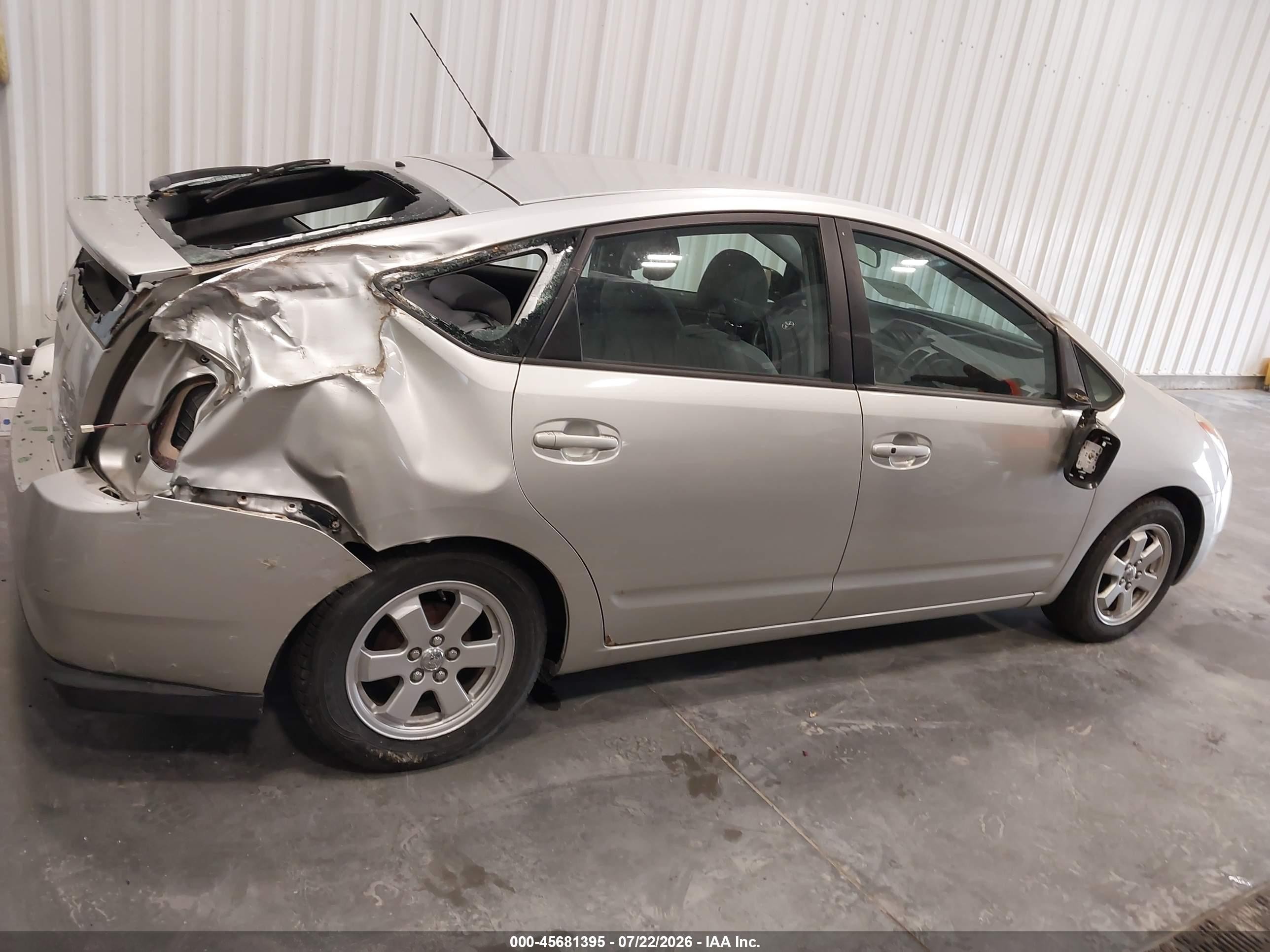 2005 Toyota Prius Silver vin: JTDKB20U750120161