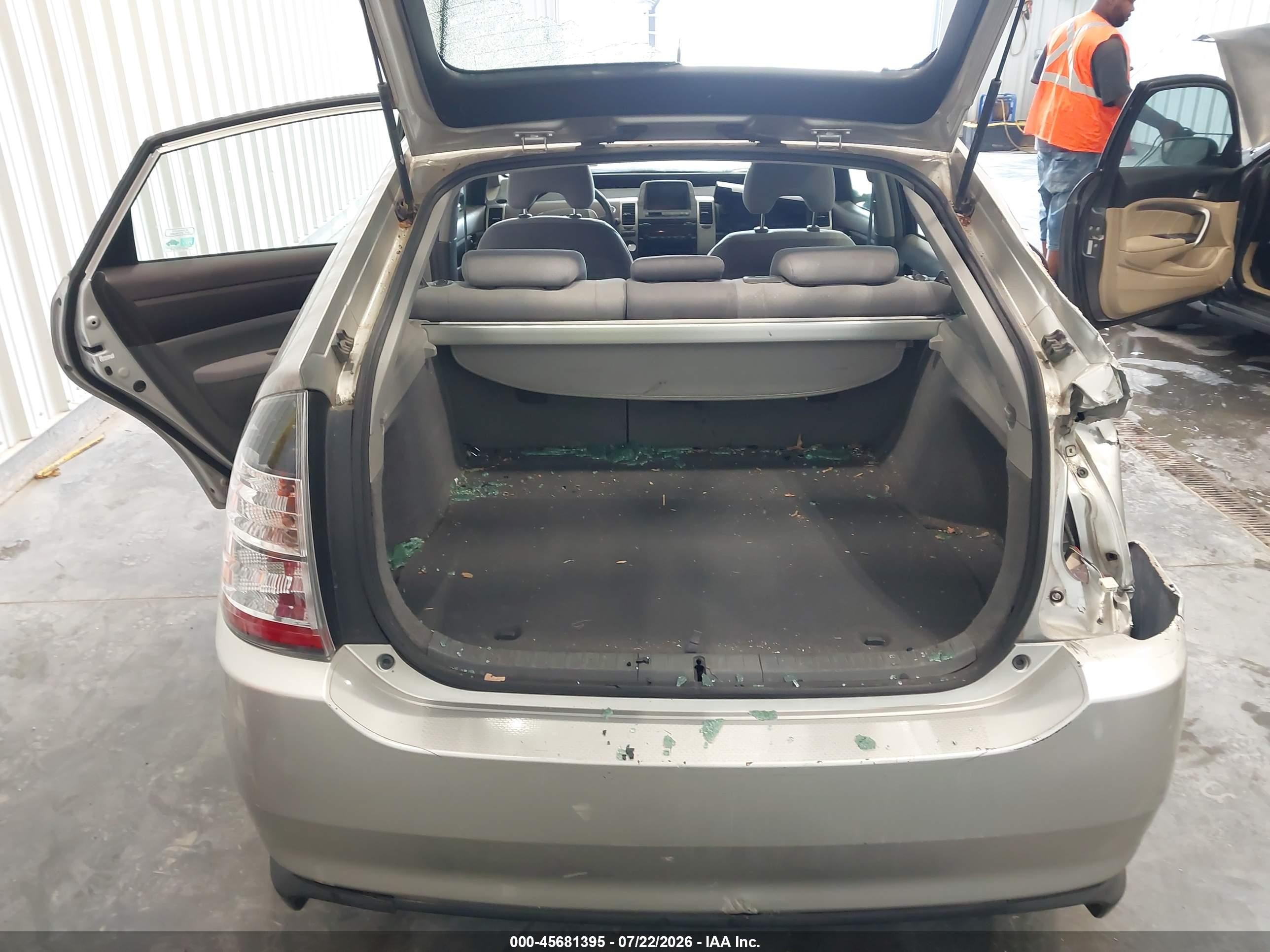 2005 Toyota Prius Silver vin: JTDKB20U750120161