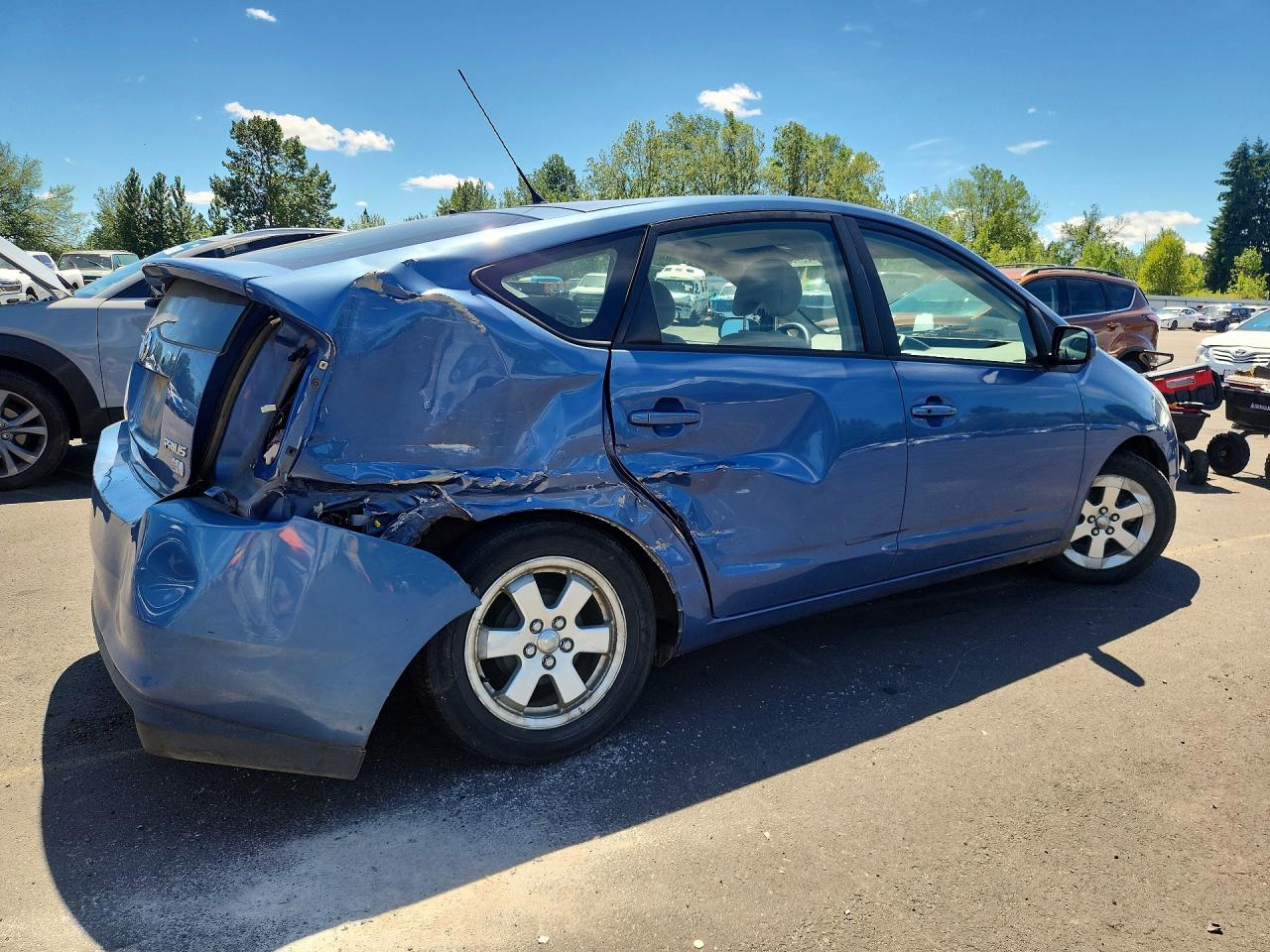 2005 Toyota Prius Base Blue vin: JTDKB20U750124209