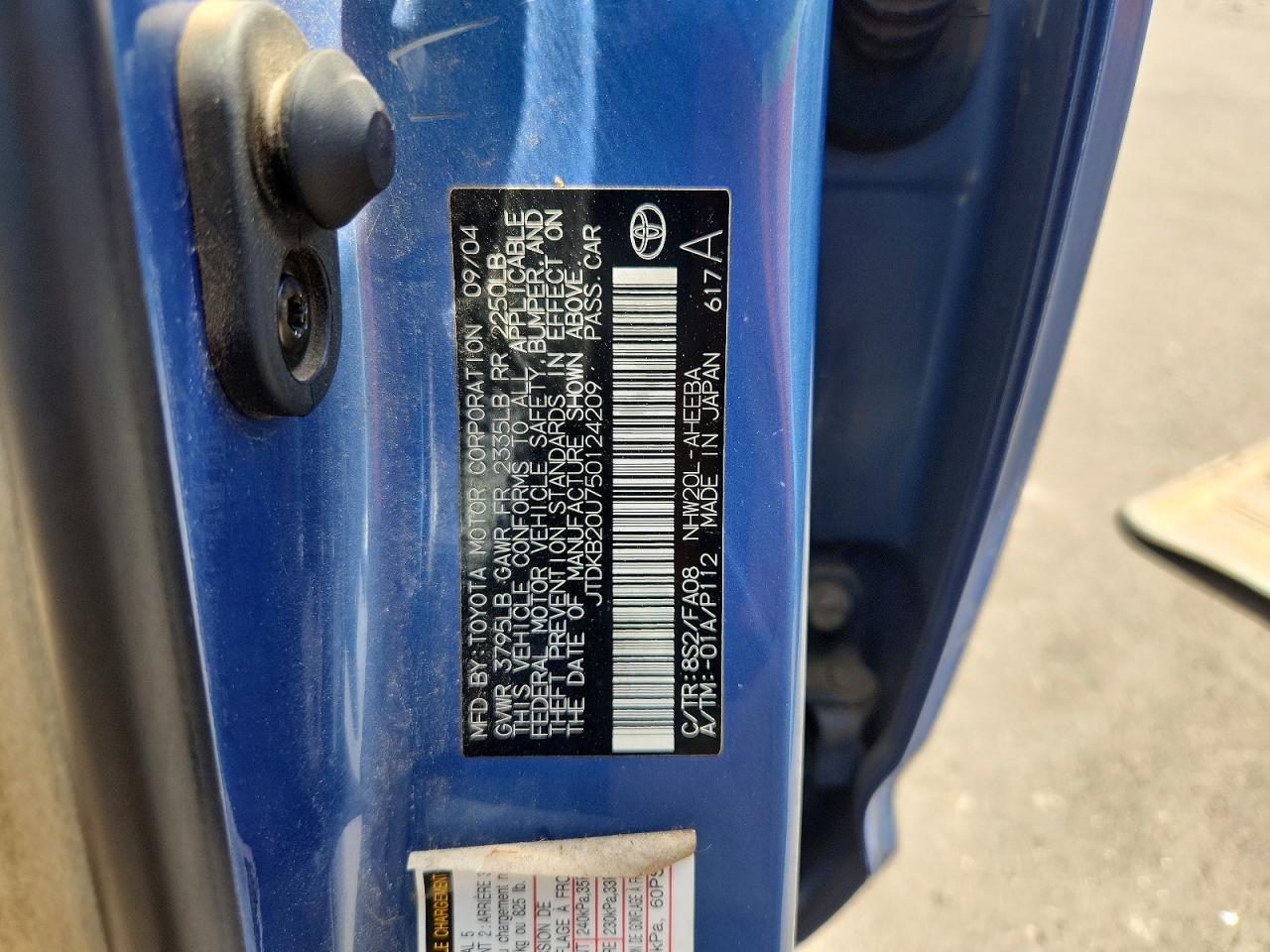 2005 Toyota Prius Base Blue vin: JTDKB20U750124209