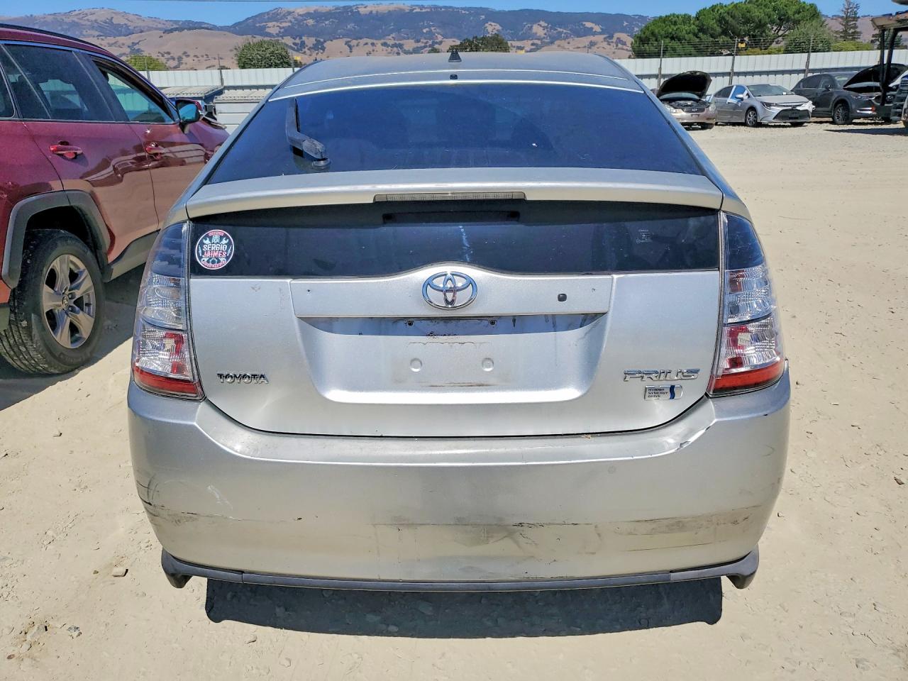 2005 Toyota Prius Base Silver vin: JTDKB20U753000276