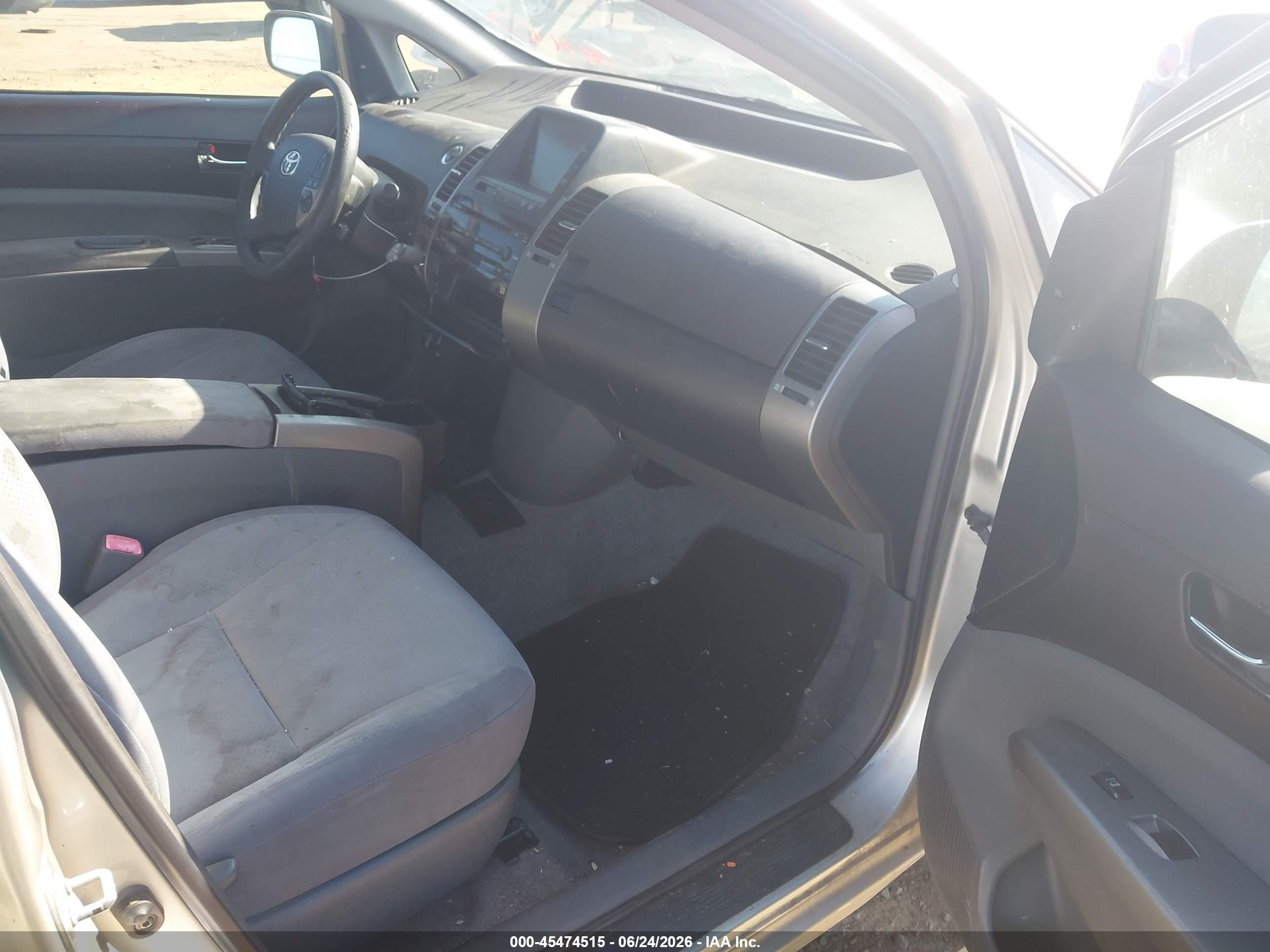 2005 Toyota Prius   Silver vin: JTDKB20U753004232