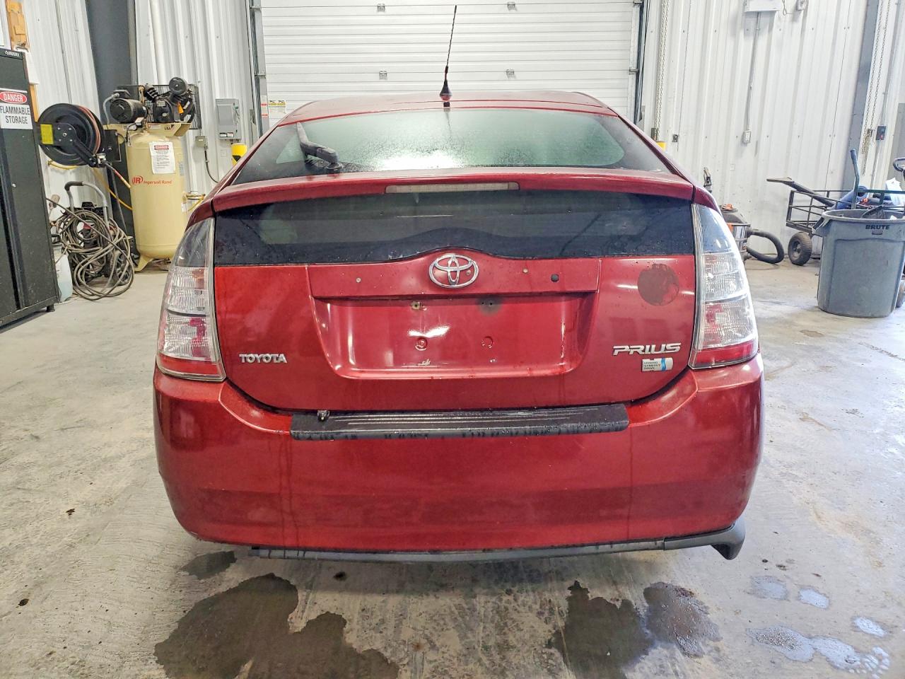 2005 Toyota Prius Base Red vin: JTDKB20U753022939