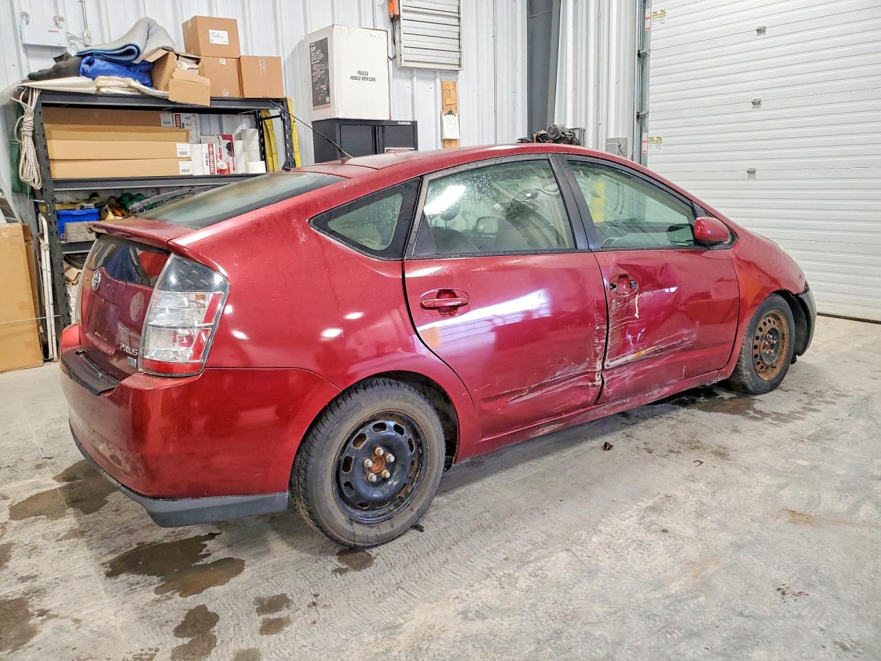 2005 Toyota Prius Base Red vin: JTDKB20U753022939