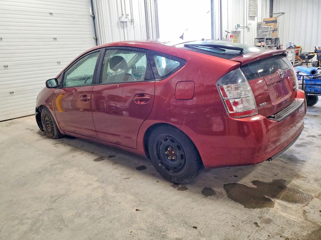 2005 Toyota Prius Base Red vin: JTDKB20U753022939